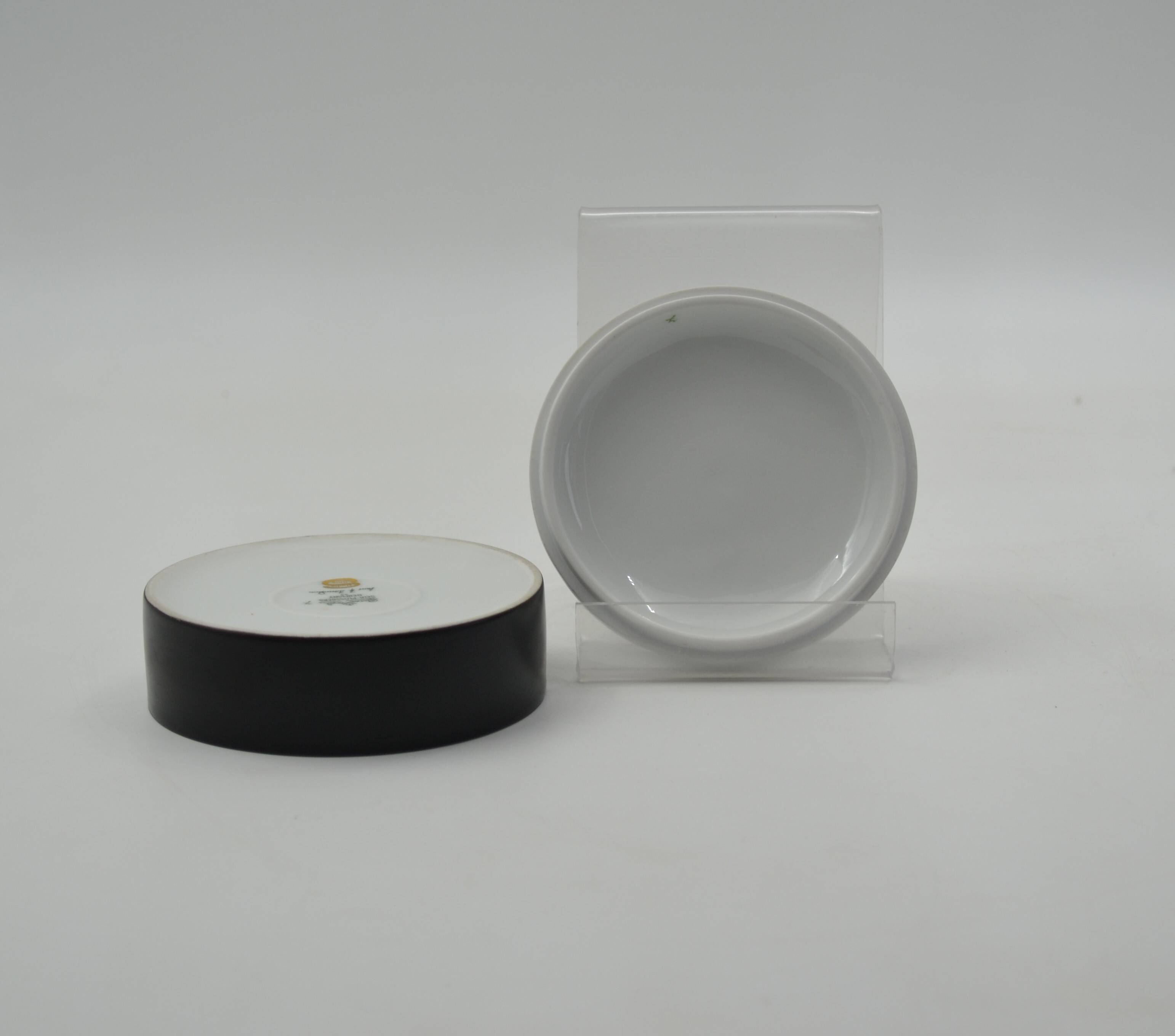 Porcelain box by Hans Theo Baumann for Rosenthal Studio-Line