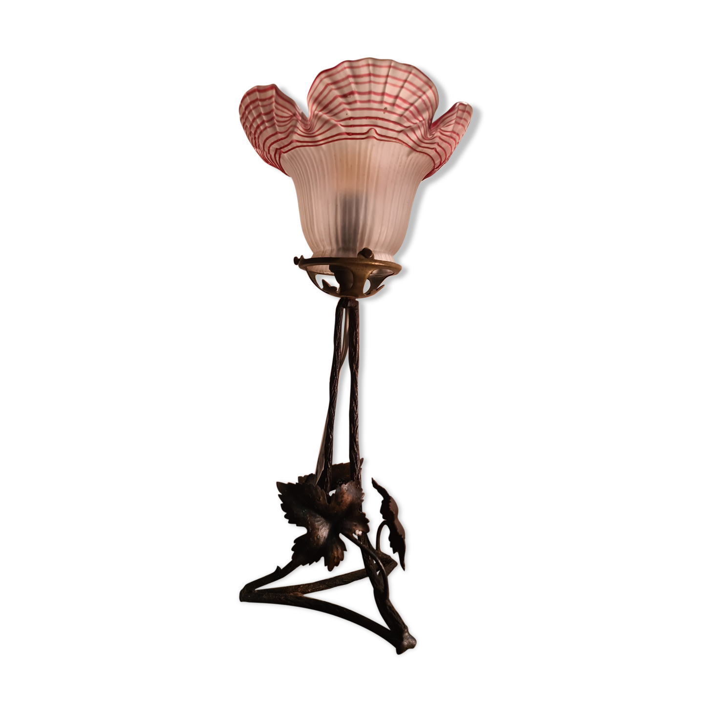 Wrought iron lamp 1900 pressed and molded lace glass has red ednide very rare very beautiful 35x14