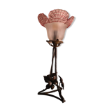 Lampe  fer forgé  1900  verre  dentelle pressé et moulé  a liseré rouge tres rare  tres belle  35x14
