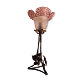 Lampe  fer forgé  1900  verre  dentelle pressé et moulé  a liseré rouge tres rare  tres belle  35x14