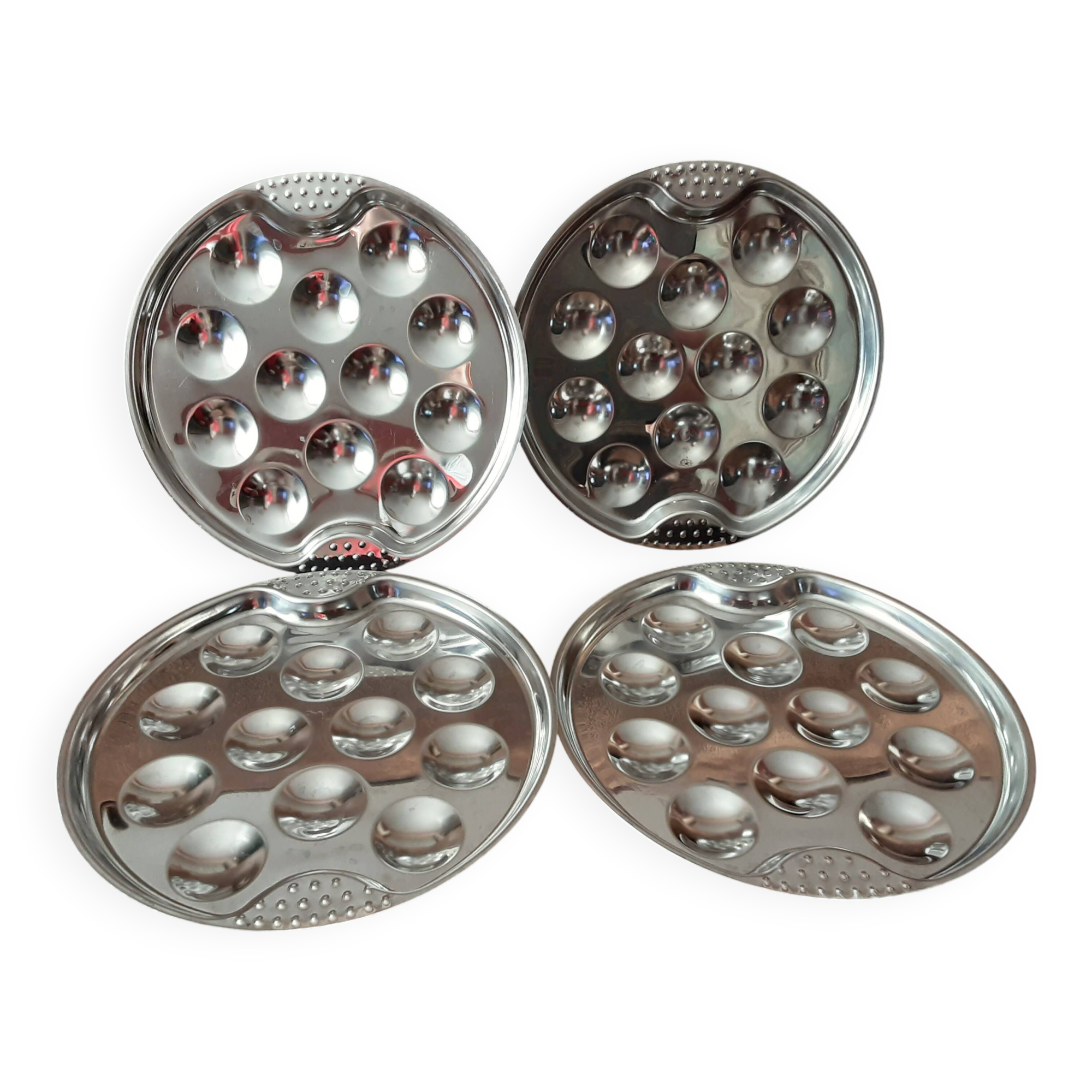 Set of 4 metal snail plates
