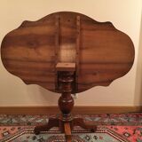 Bevelled table in varnished wood