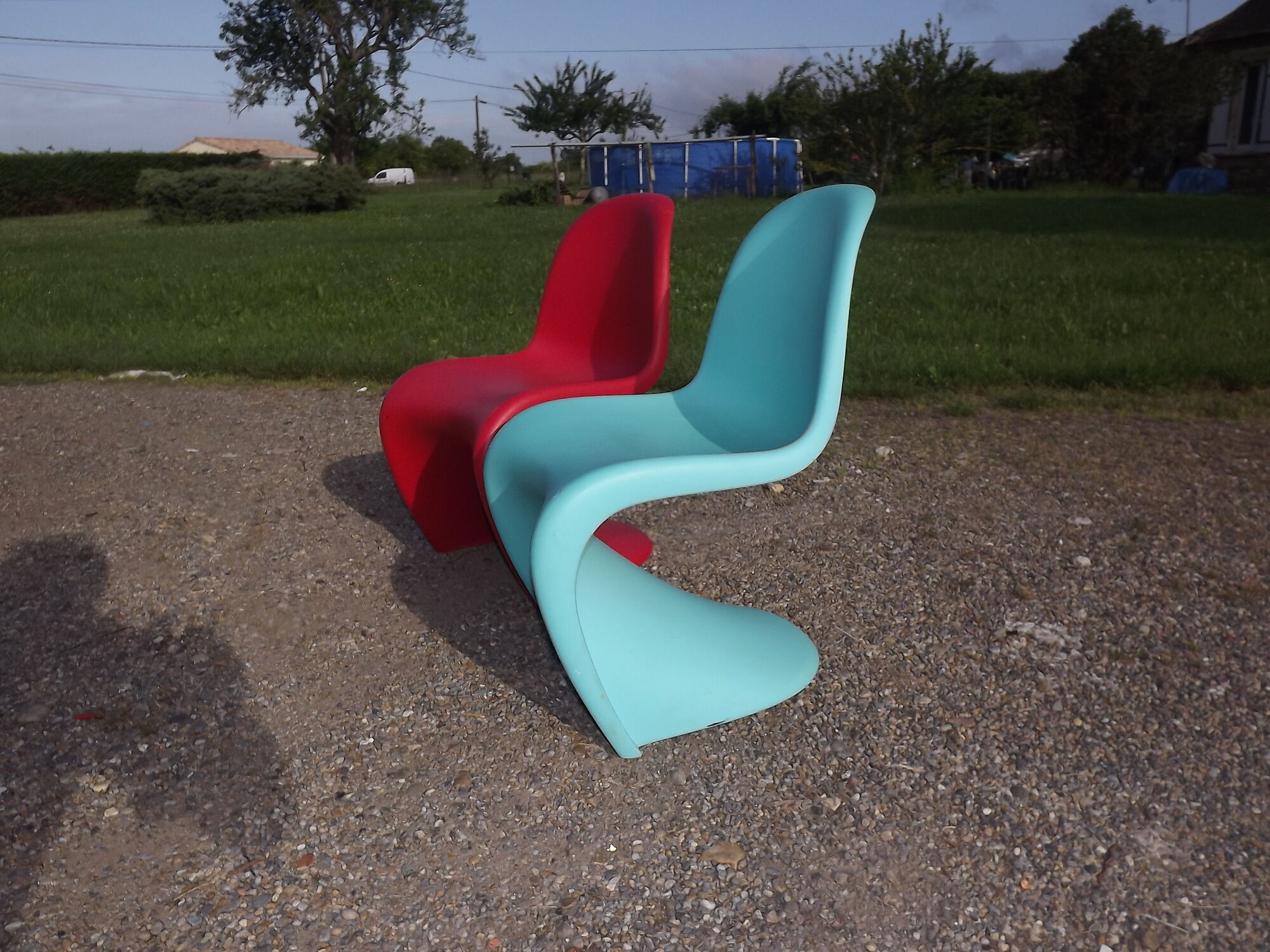 Lounge set with table and pair of Panton chairs