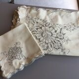 Embroidered antique tablecloth + 12 matching towels