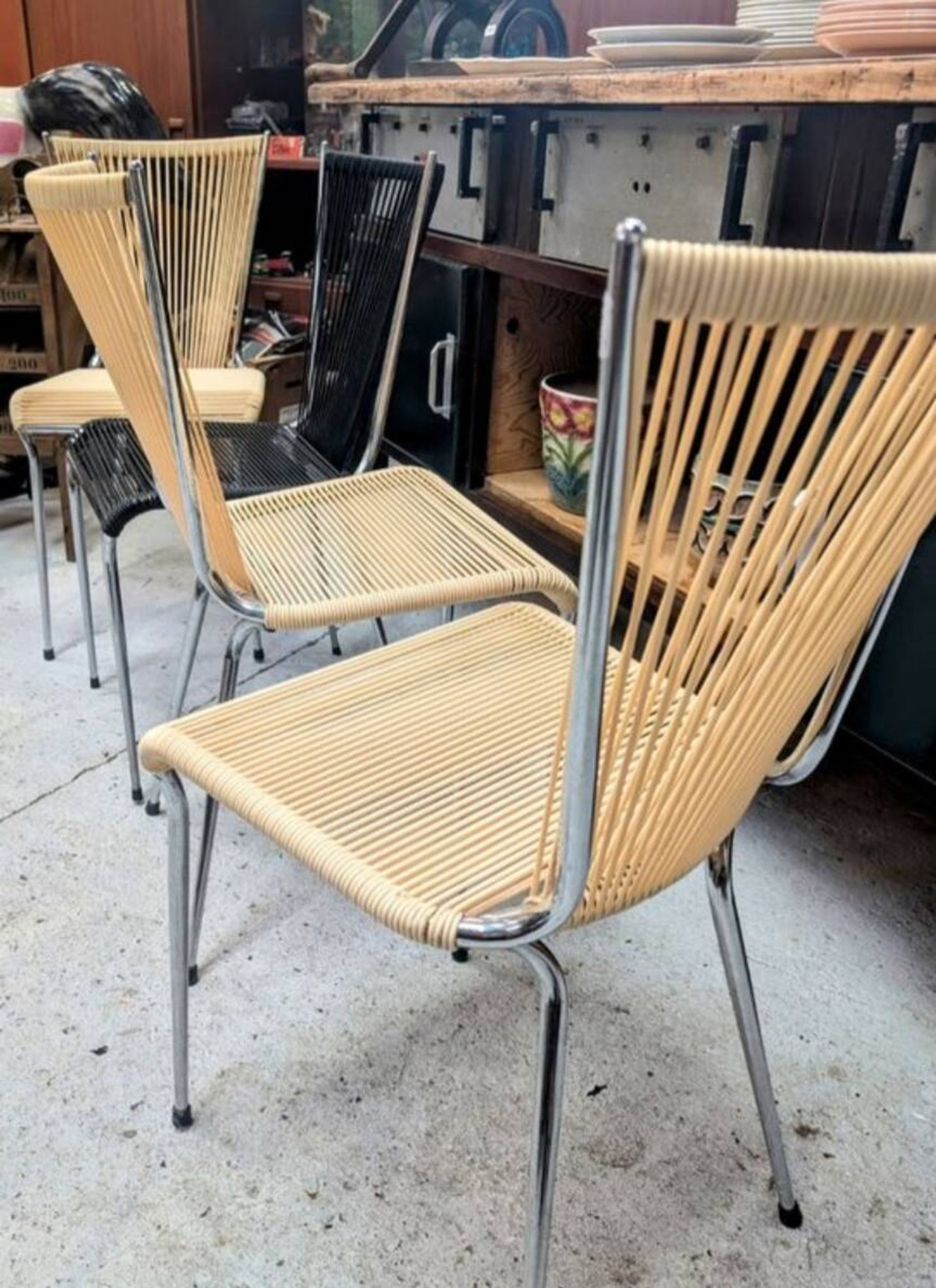 Suite de 4 chaises Scoubidou