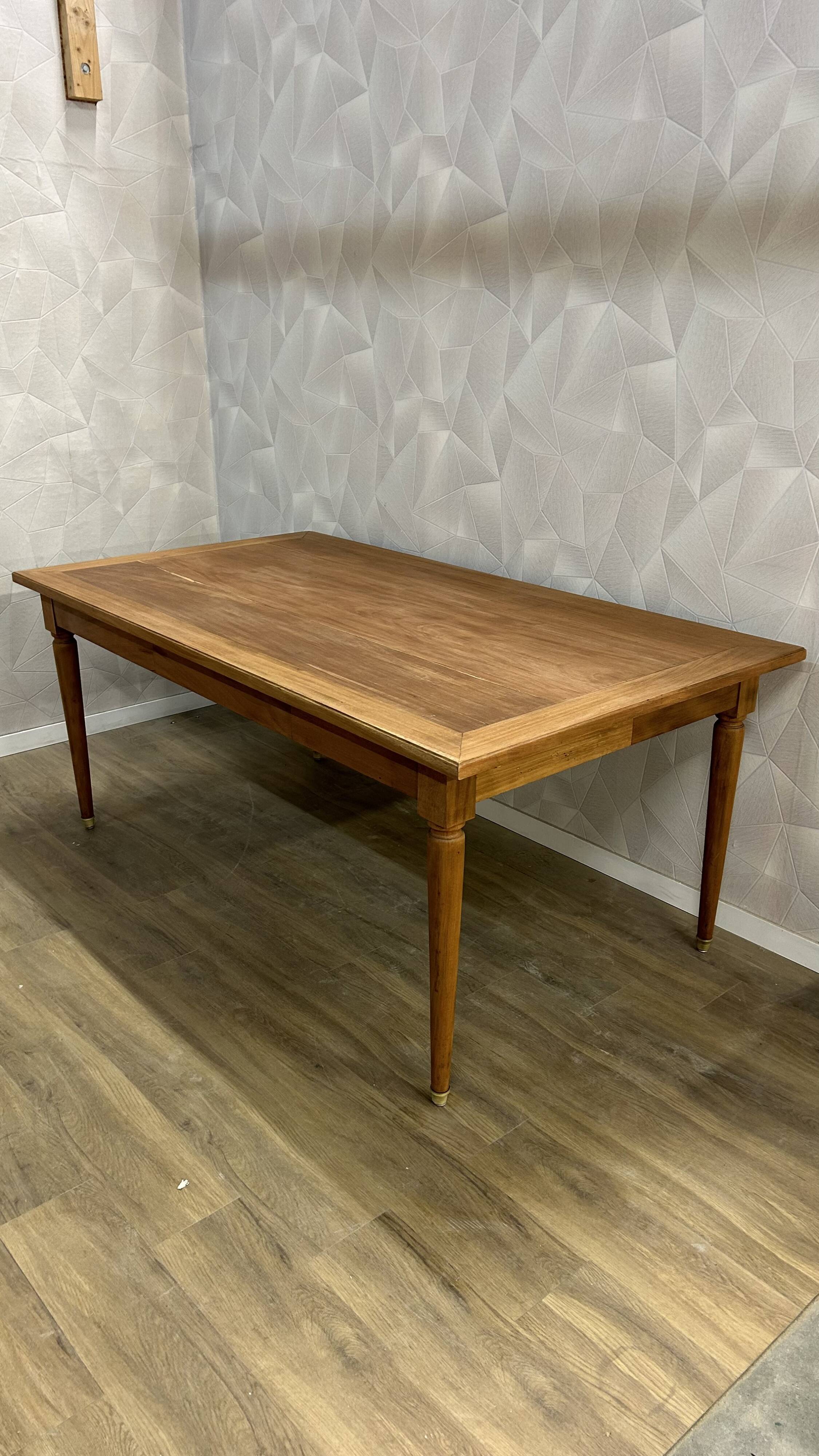 Dining table with tapered legs and solid exotic wood