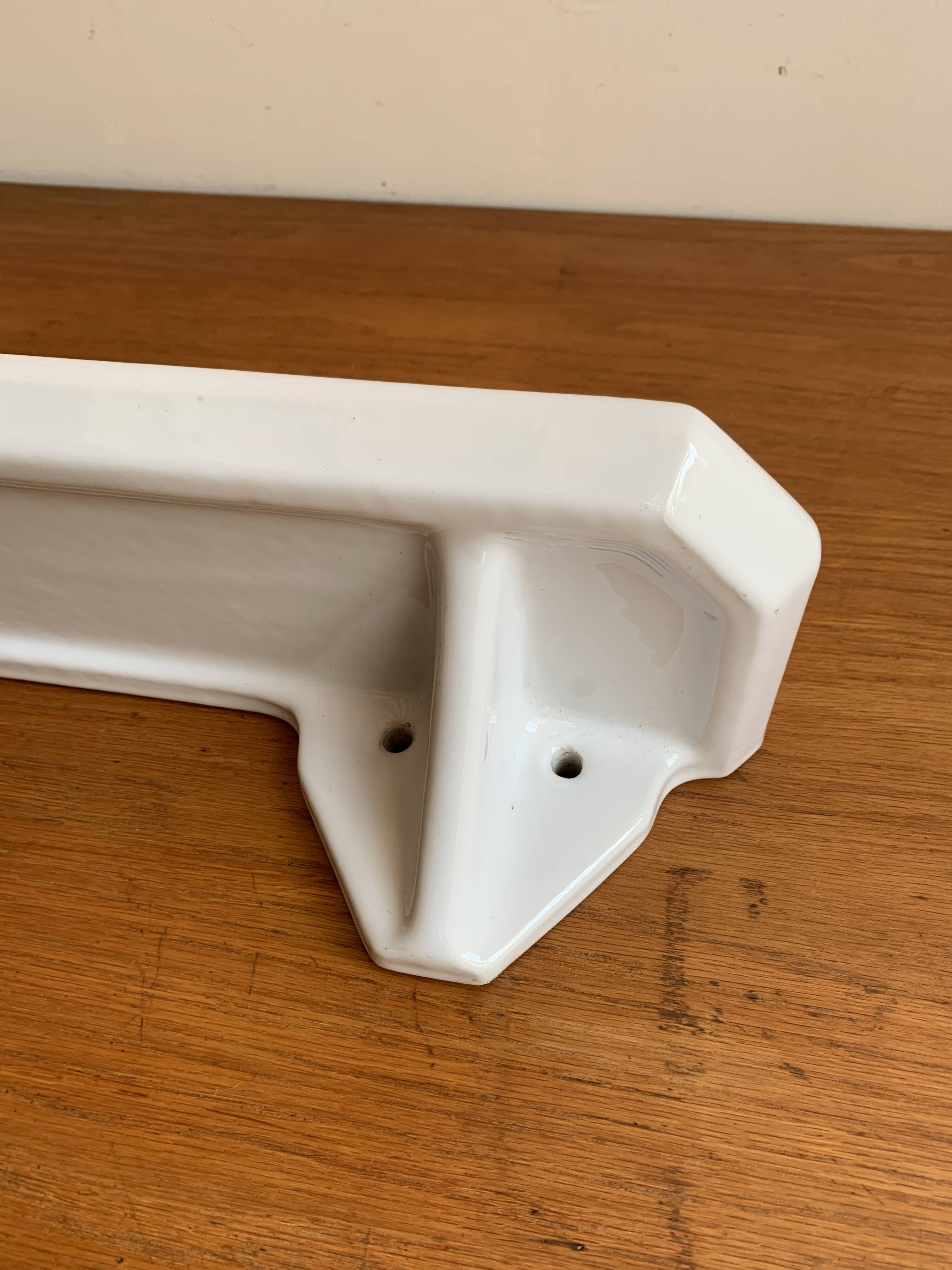 Ceramic shelf shelf