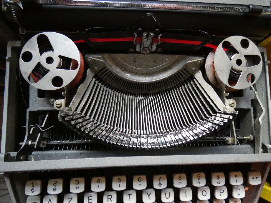 Remington brand typewriter travel riter deluxe