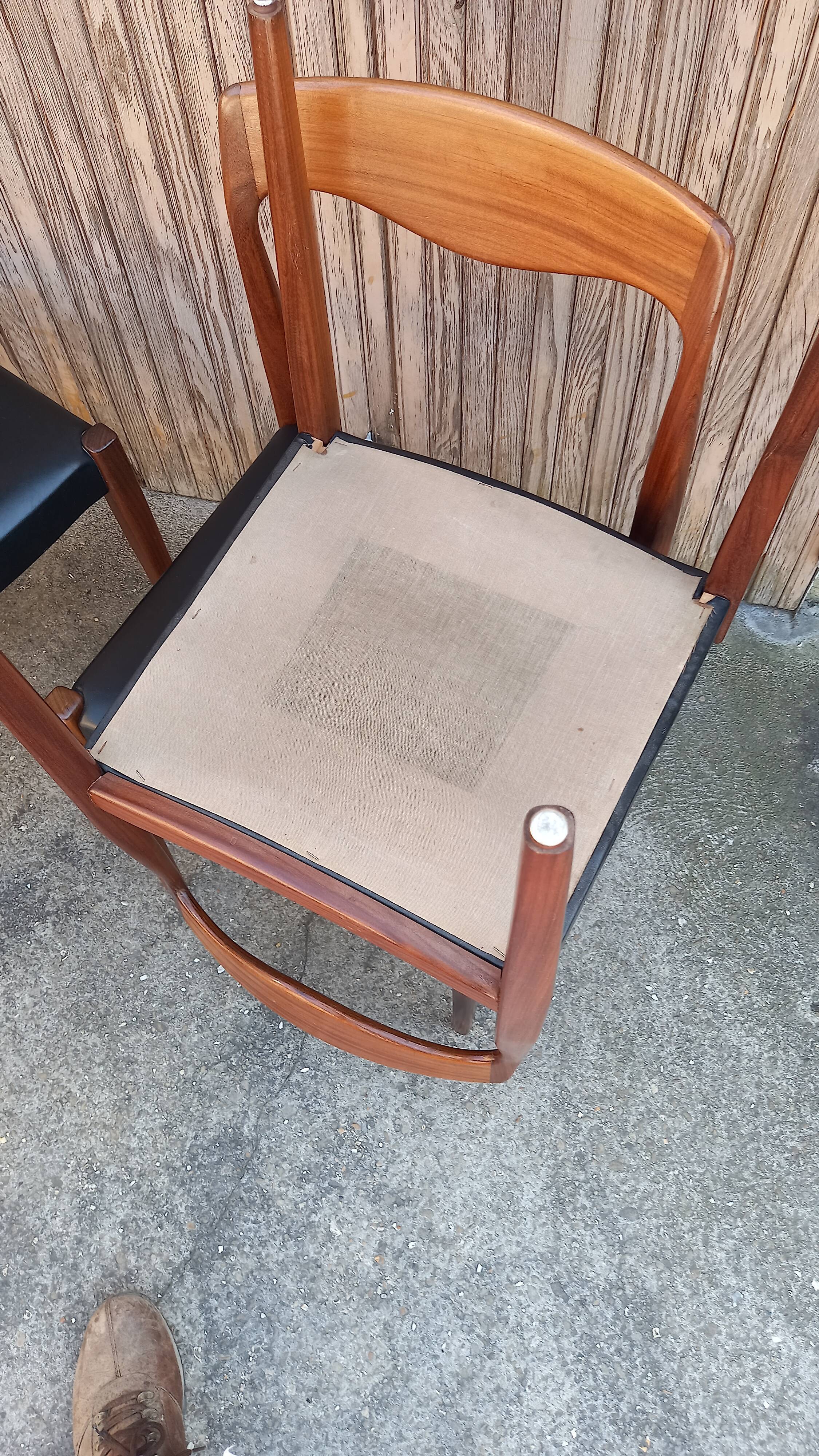 Suite de quatre chaises teck vintage