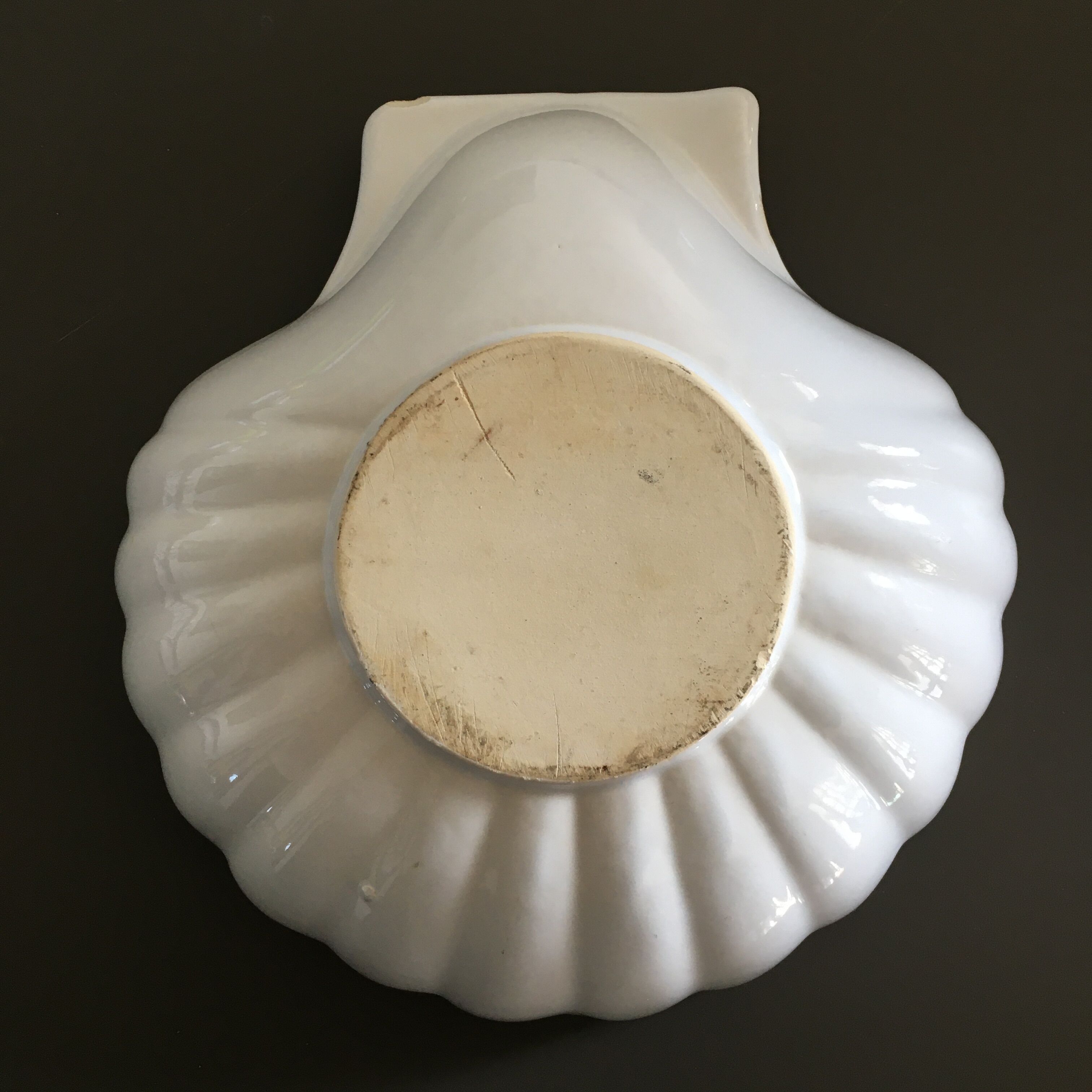 Empty pocket white shell