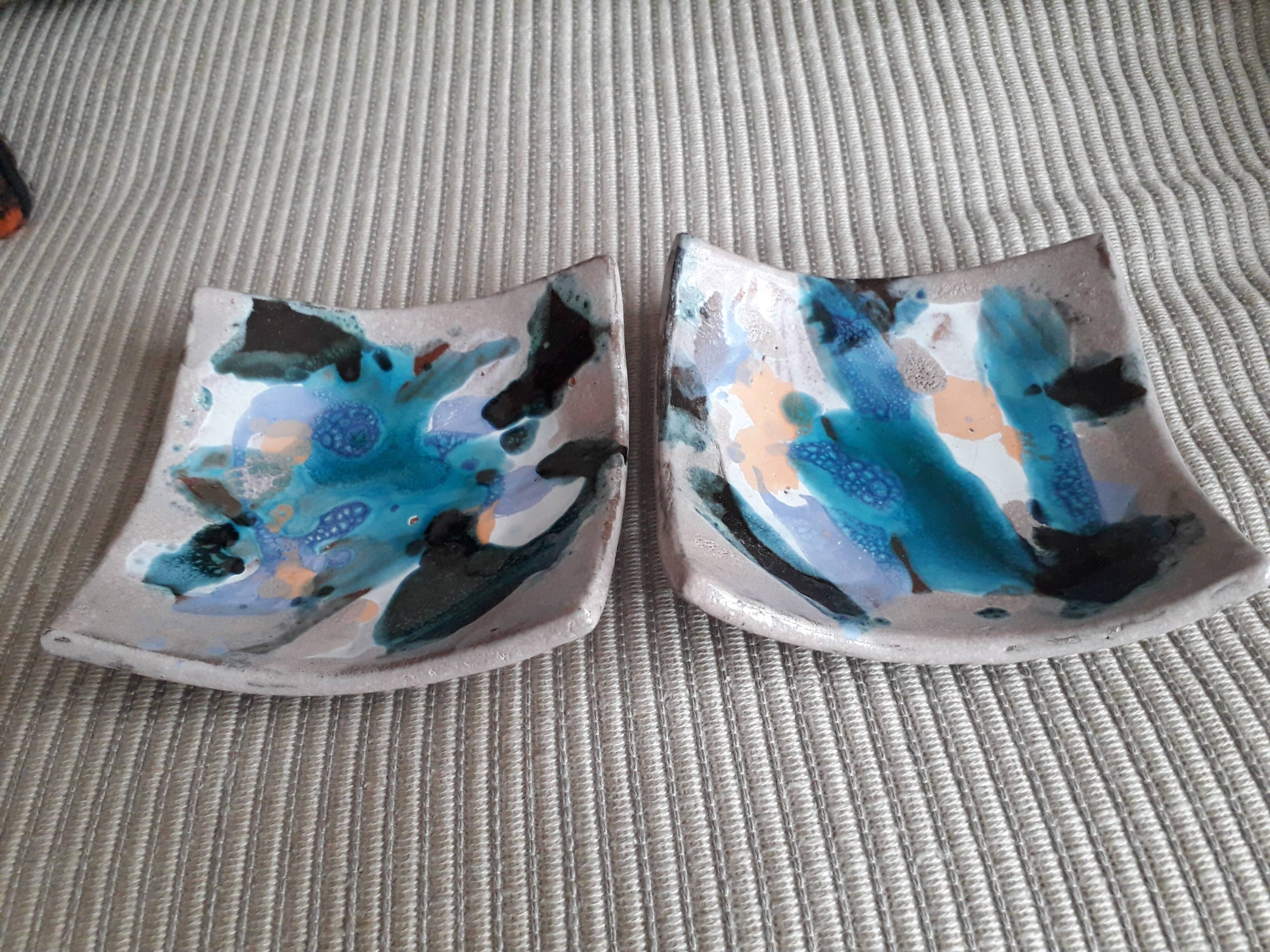 1 set of 2 Corsican ceramic pocket trays