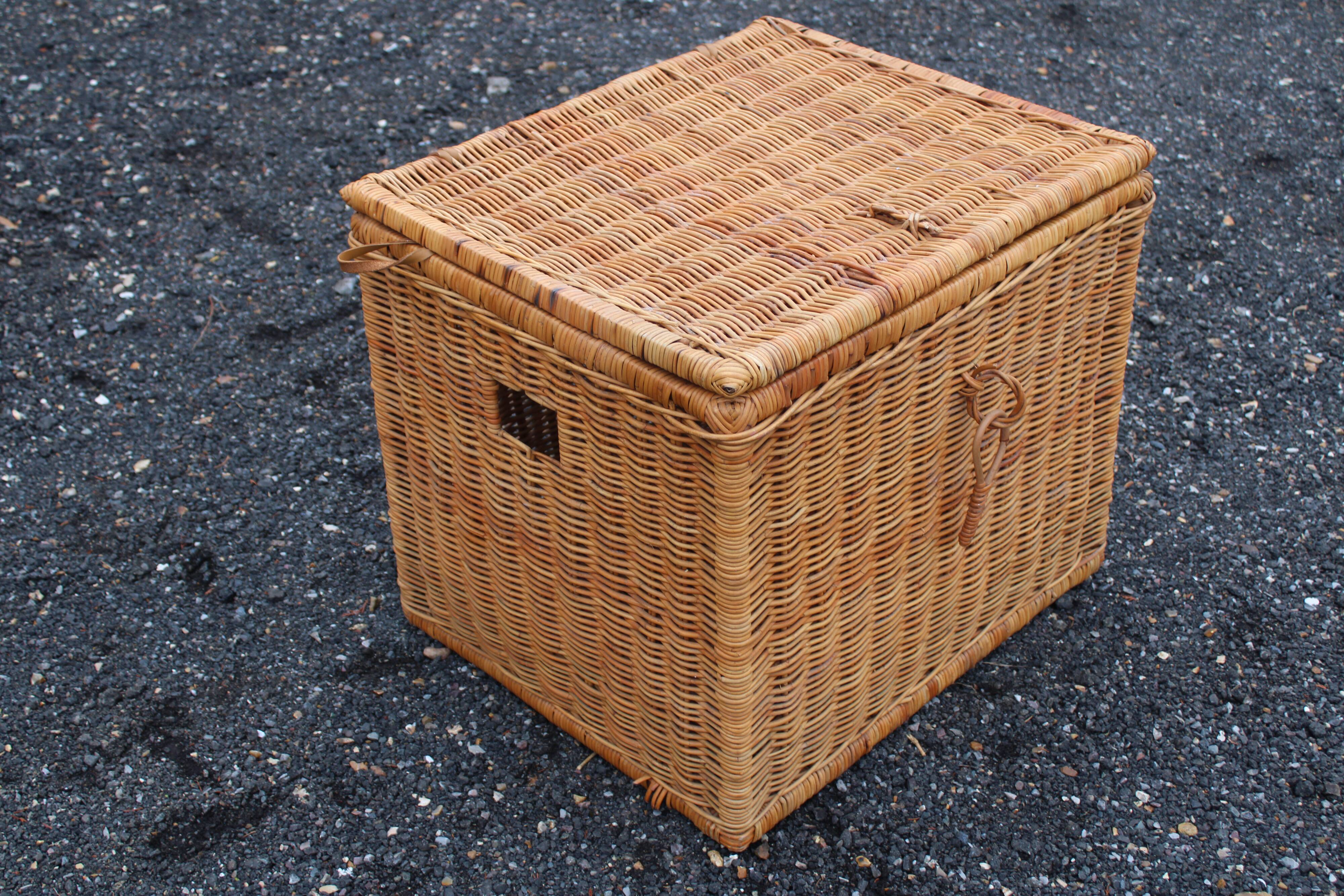 Wicker chest