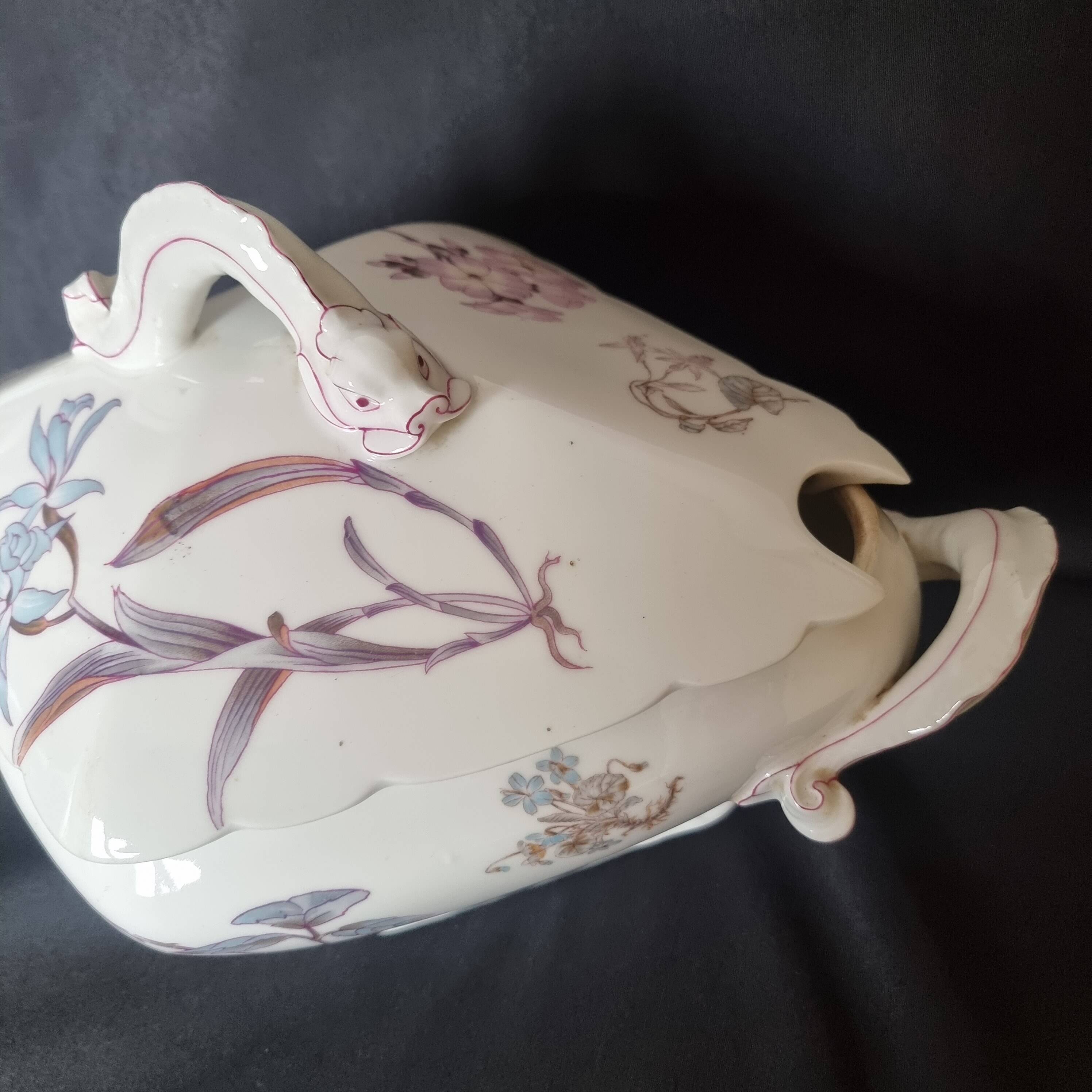 Antique porcelain tureen "Vieux Paris", 19th century, with shaped handles
