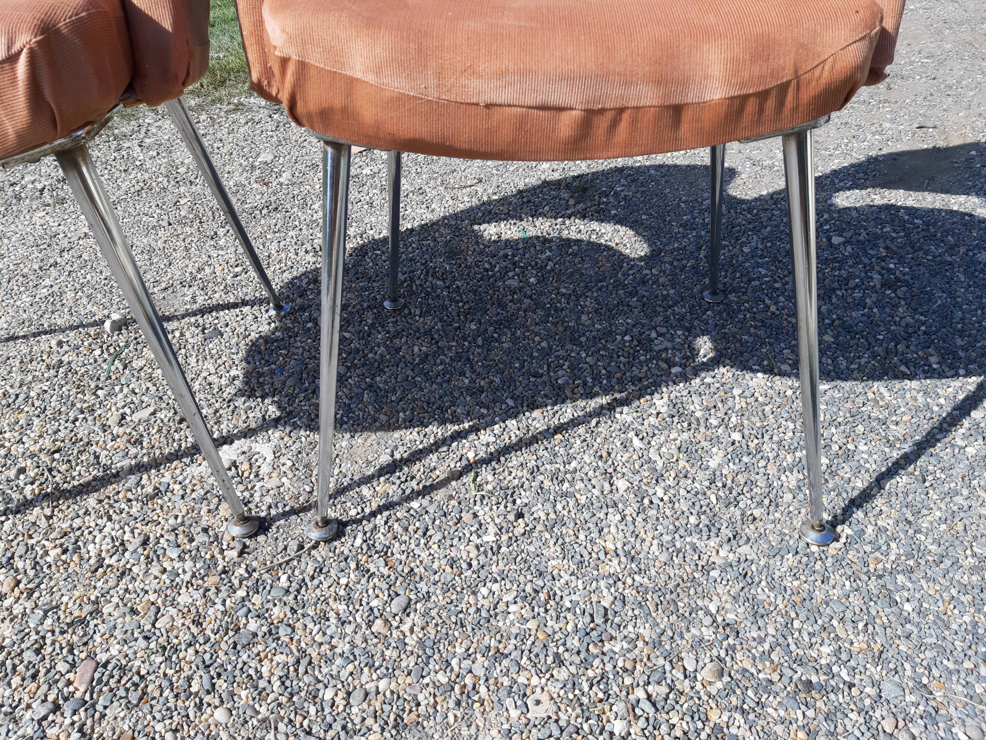 Pair of vintage armchairs of the 70s chrome and salmon fabrics