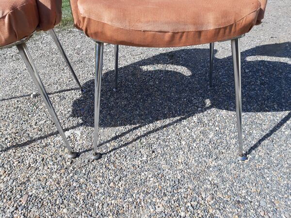 Paire de fauteuils vintage des années 70 chrome et tissus saumon