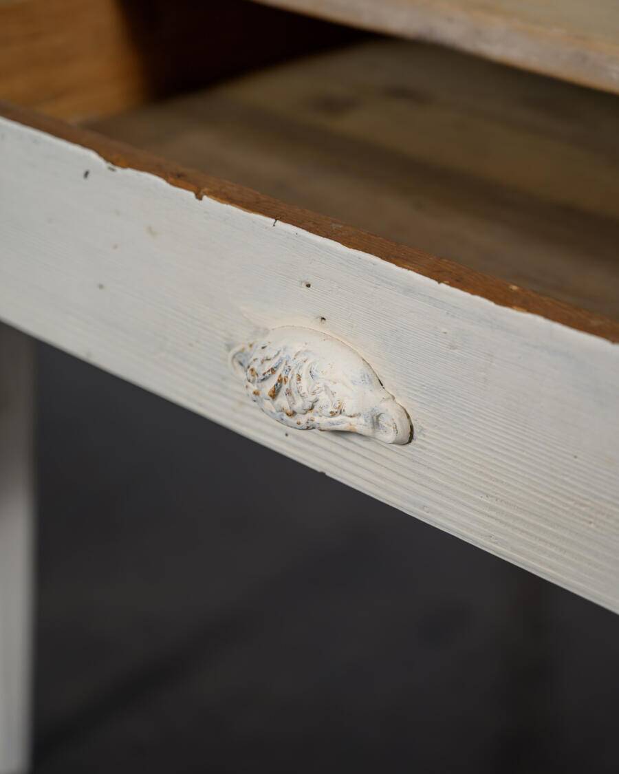 Table de campagne avec tiroir