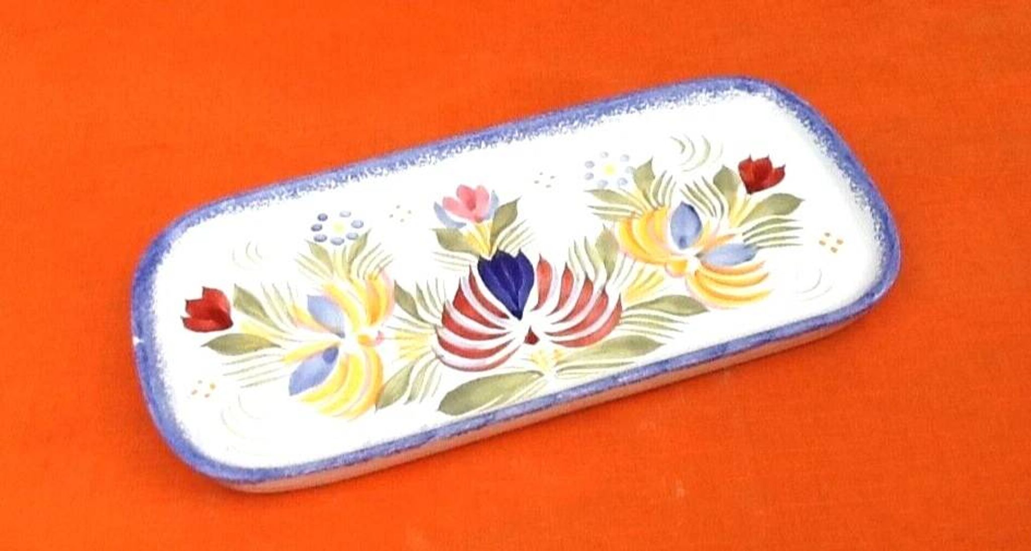 Butter dish with floral decoration