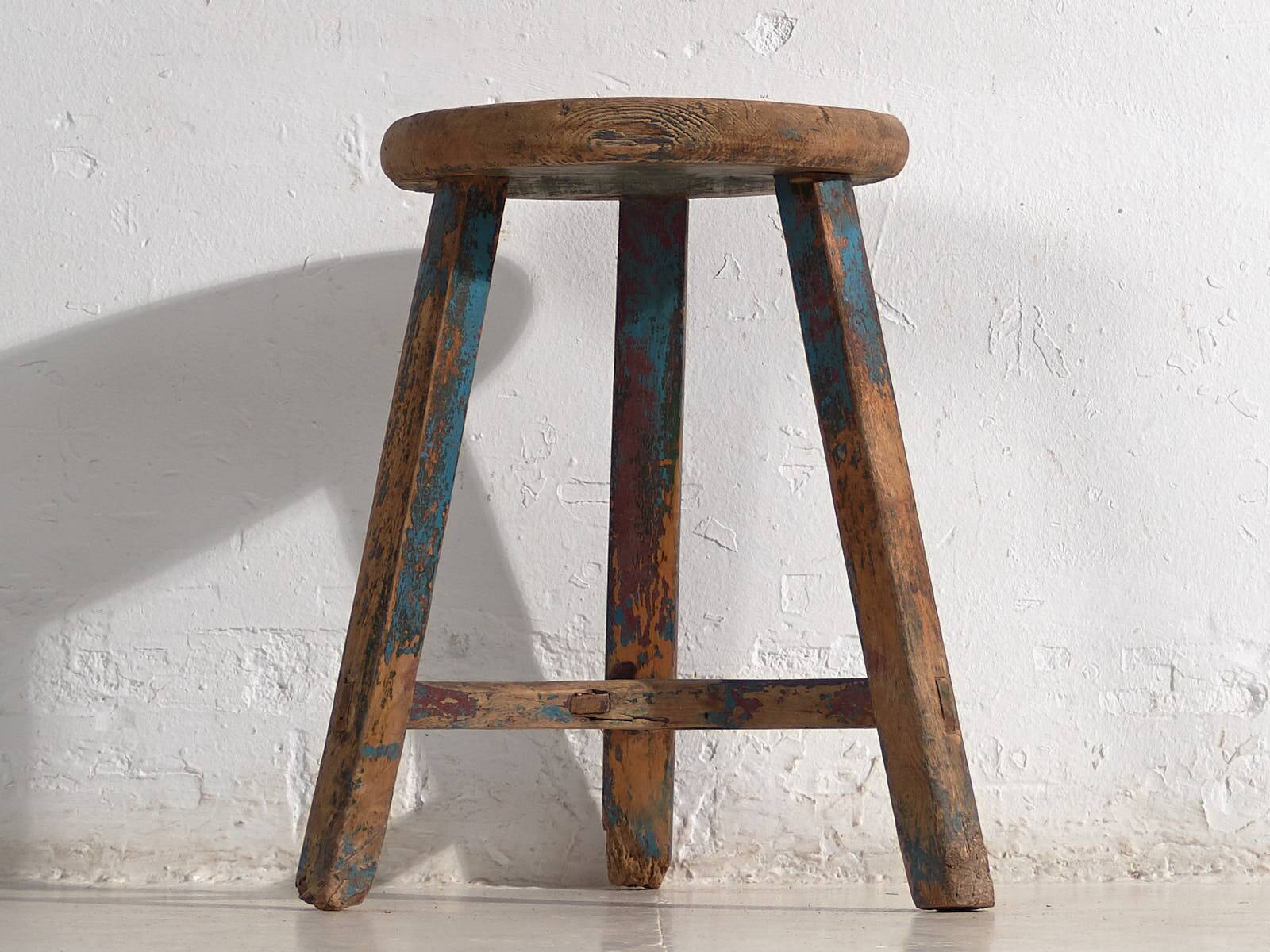 Ancien tabouret patiné bleu ciel (c.1900)