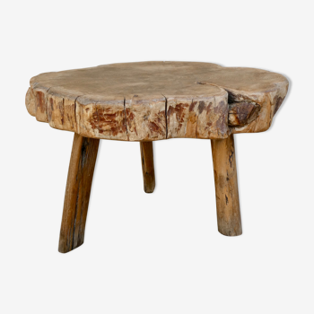 Table basse tripode en bois massif, brutaliste