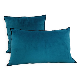 Set of 2 cushions in turquoise blue velvet with black overlock finish
