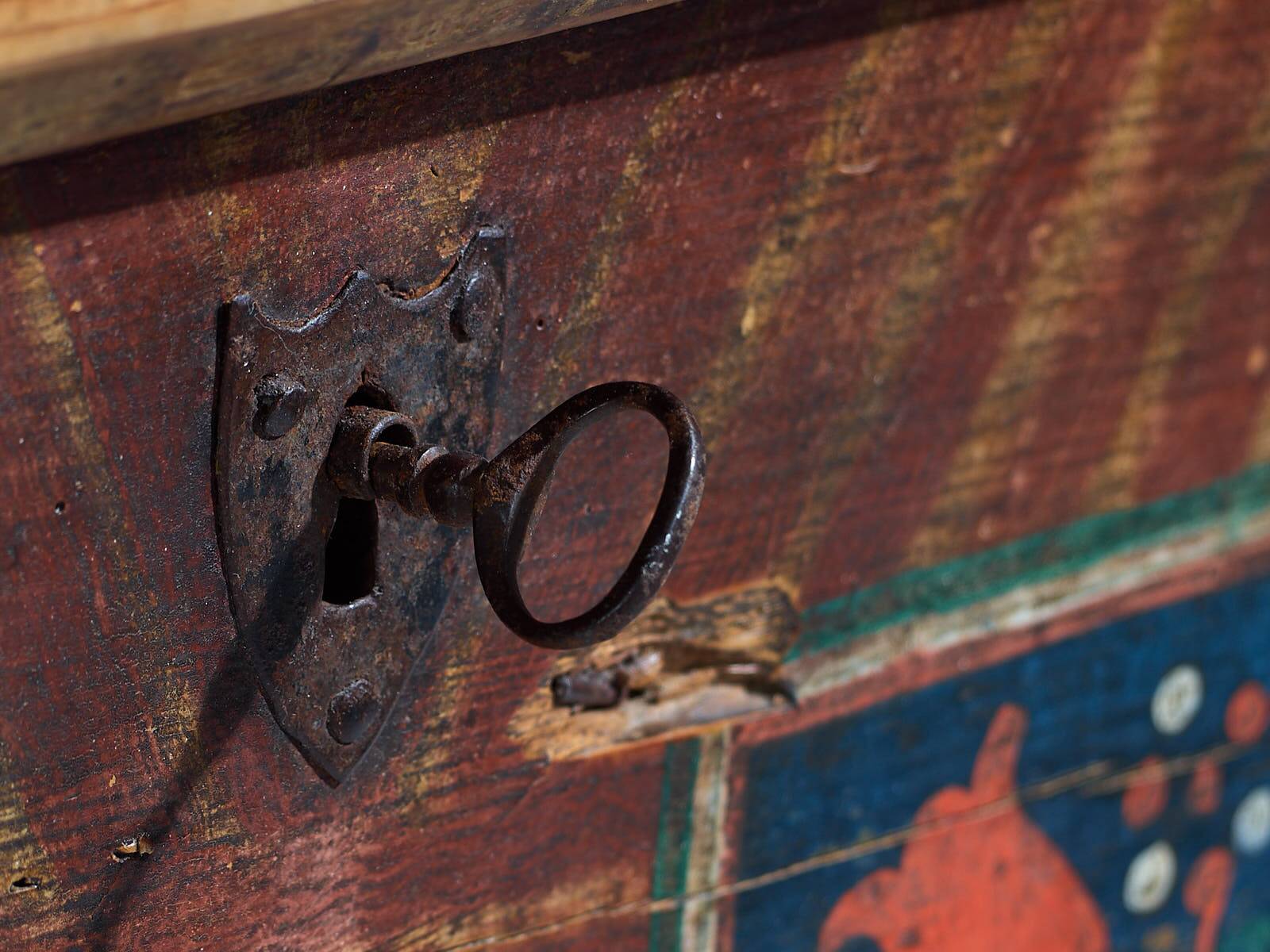 Antique floral storage trunk (c.1865)