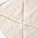 Moroccan Berber carpet blessed ouarain ecru plain with engraved diamonds 148x96cm