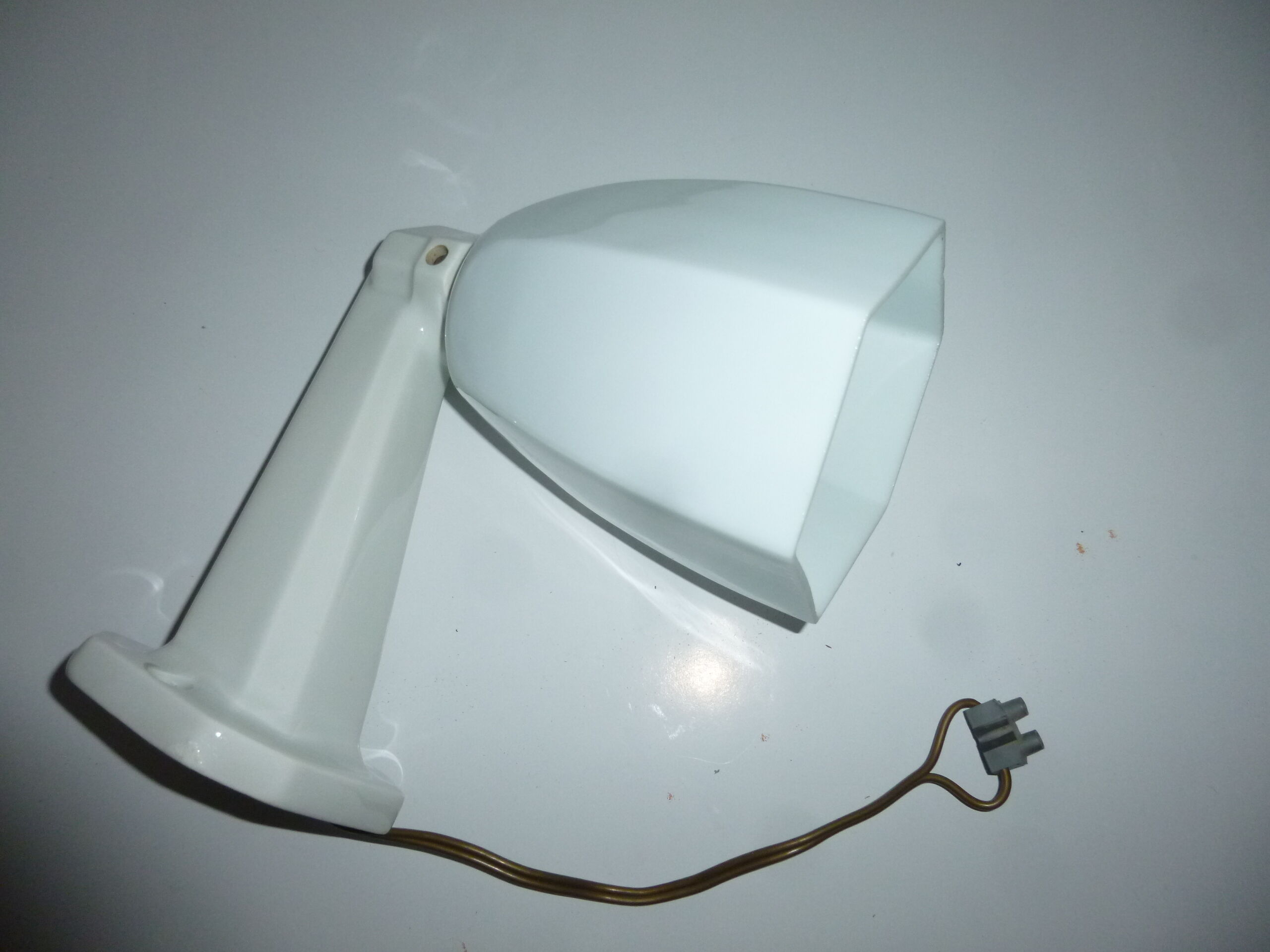 Old wall lamp for porcelain and opaline bathroom