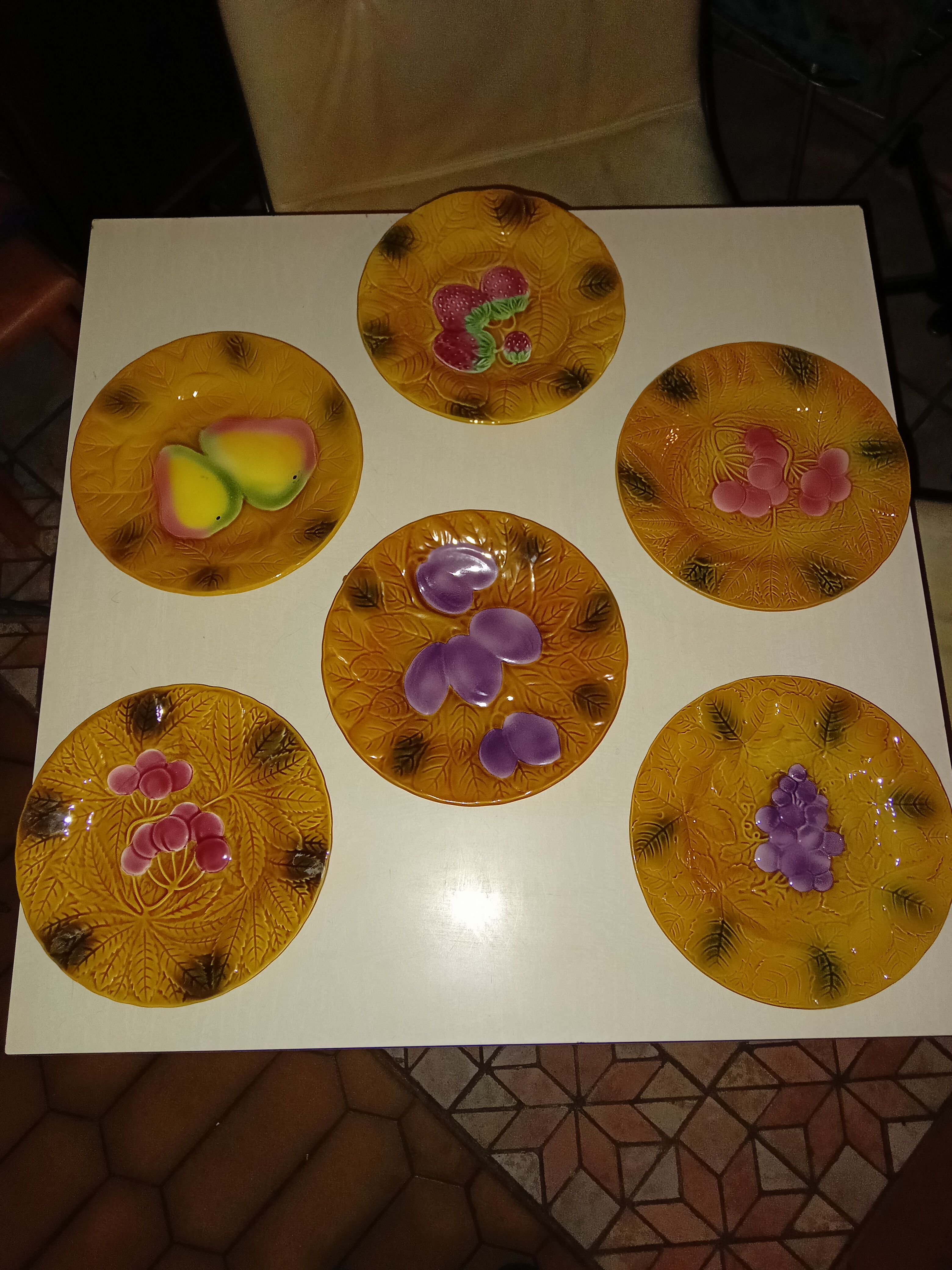 Six slurry dessert plates