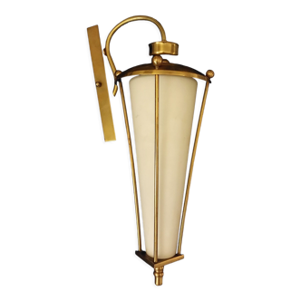 Applique lanterne en laiton doré et opaline 1960