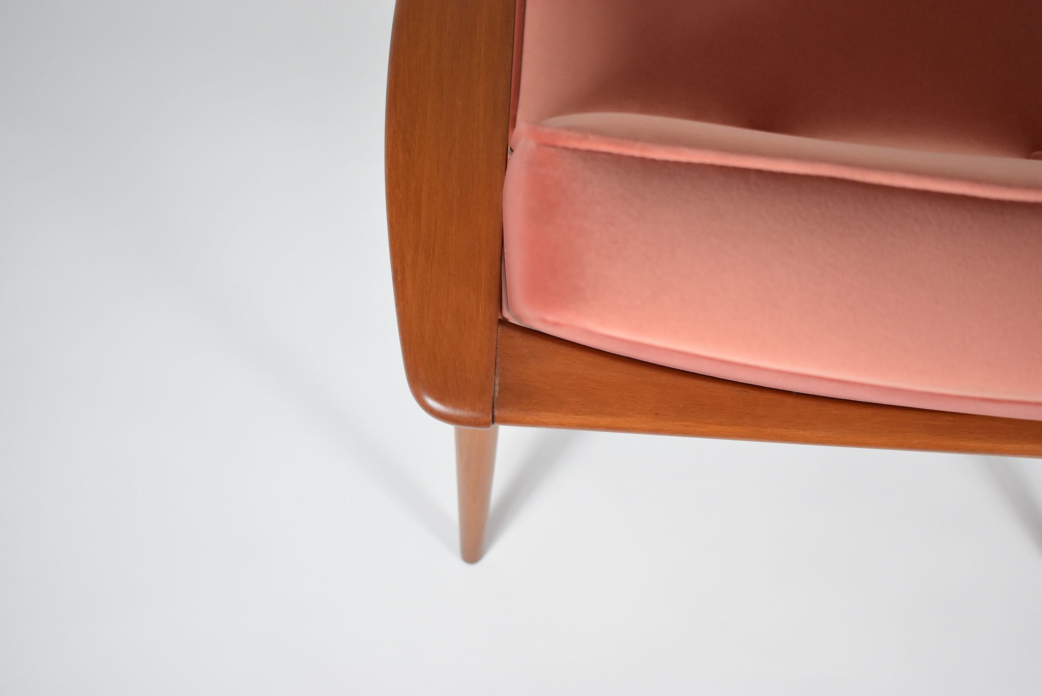 Pink velvet armchair, designer M. Zielinski, 1960s, Poland