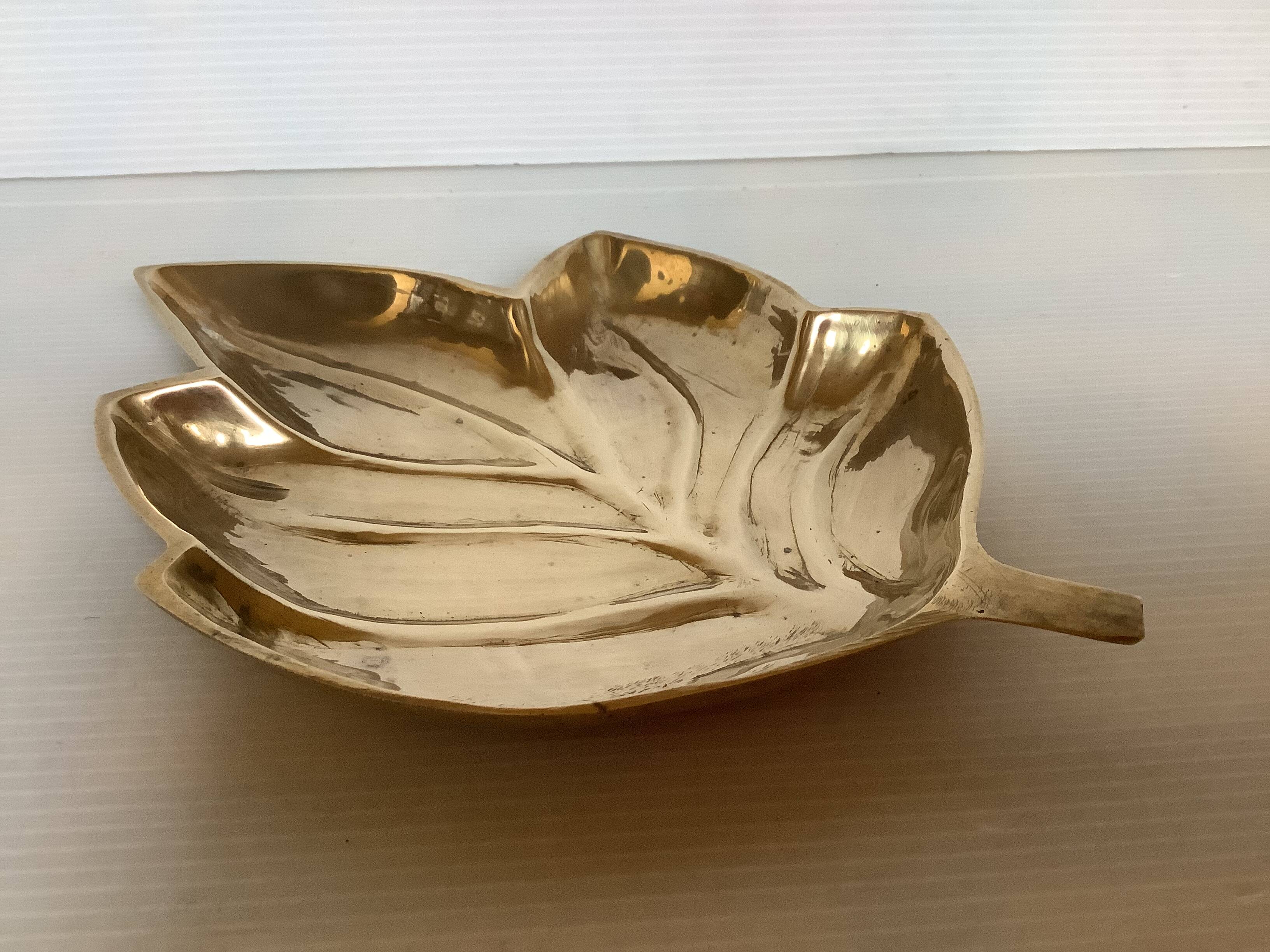 Brass leaf catchall