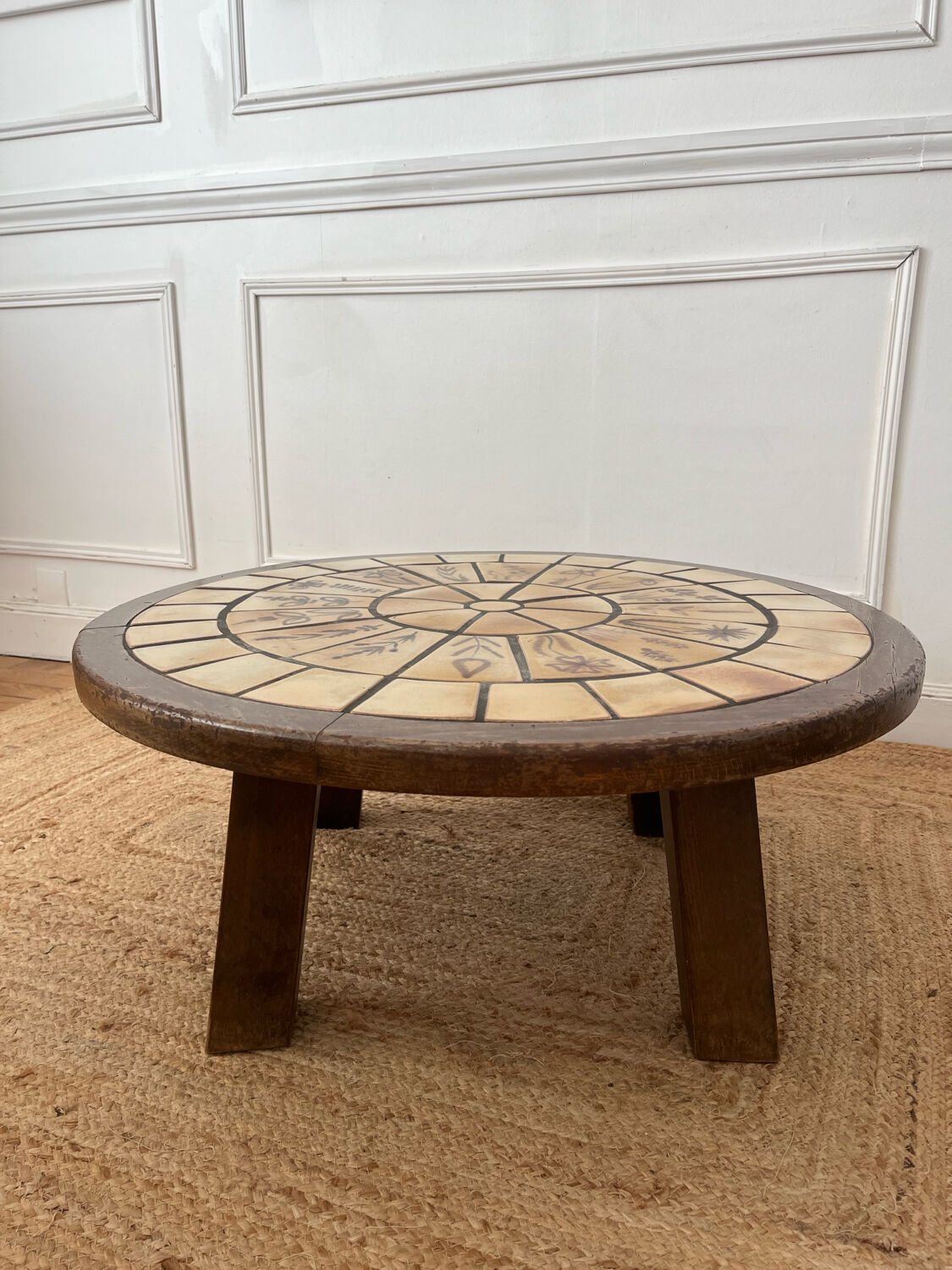 Round coffee table in ceramic and wood in the style of Roger Capron.