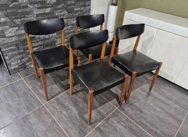 Lot de 4 chaises scandinaves, années 1970