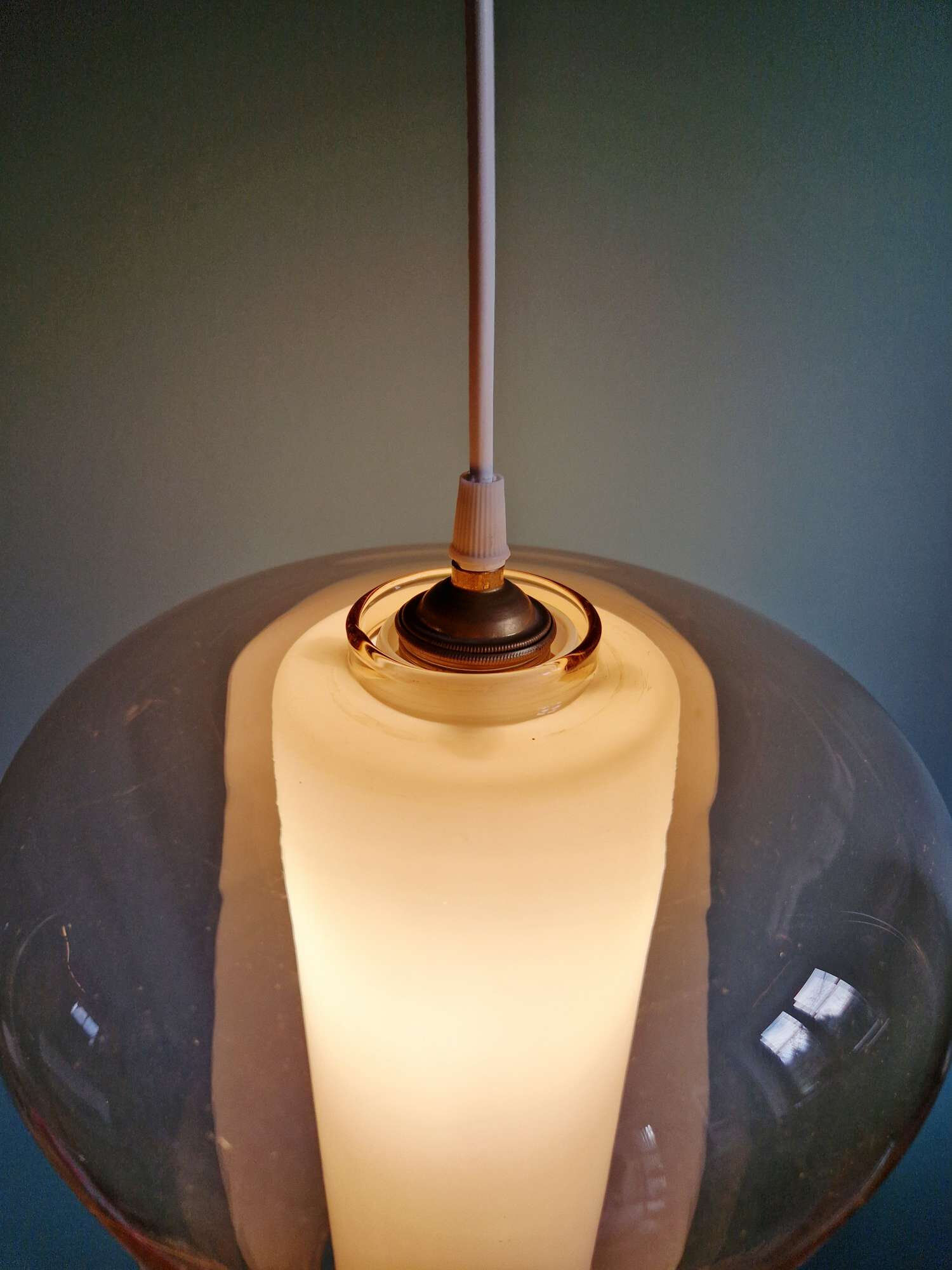 Suspension scandinave en verre satiné blanc et verre transparent rose pâle, 1960