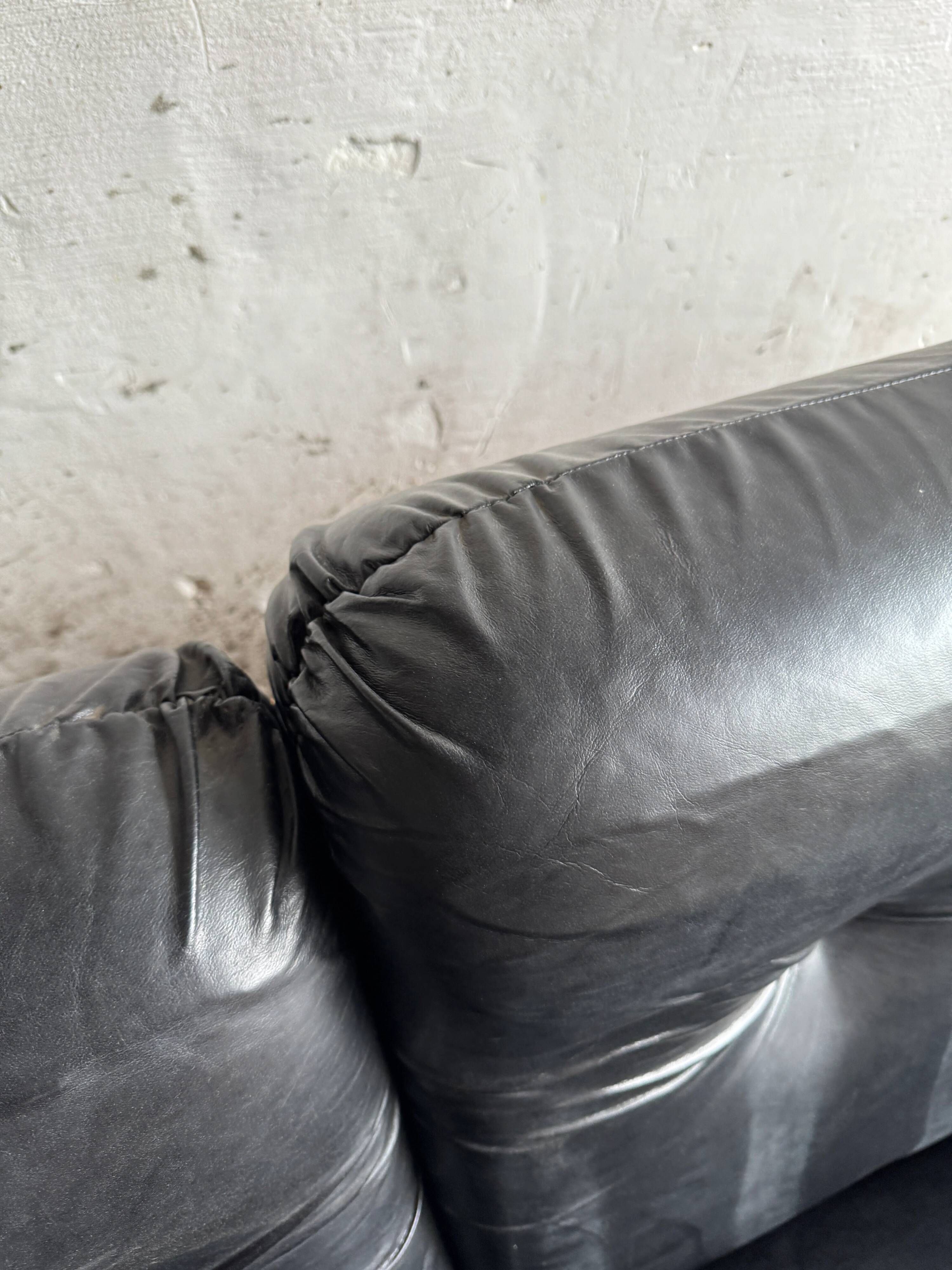 Vintage Italian sofa Poltrona Munari – 1970s design
