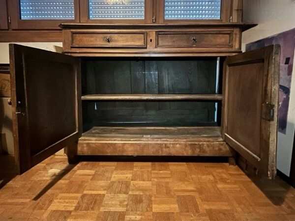 Buffet ancien en bois massif