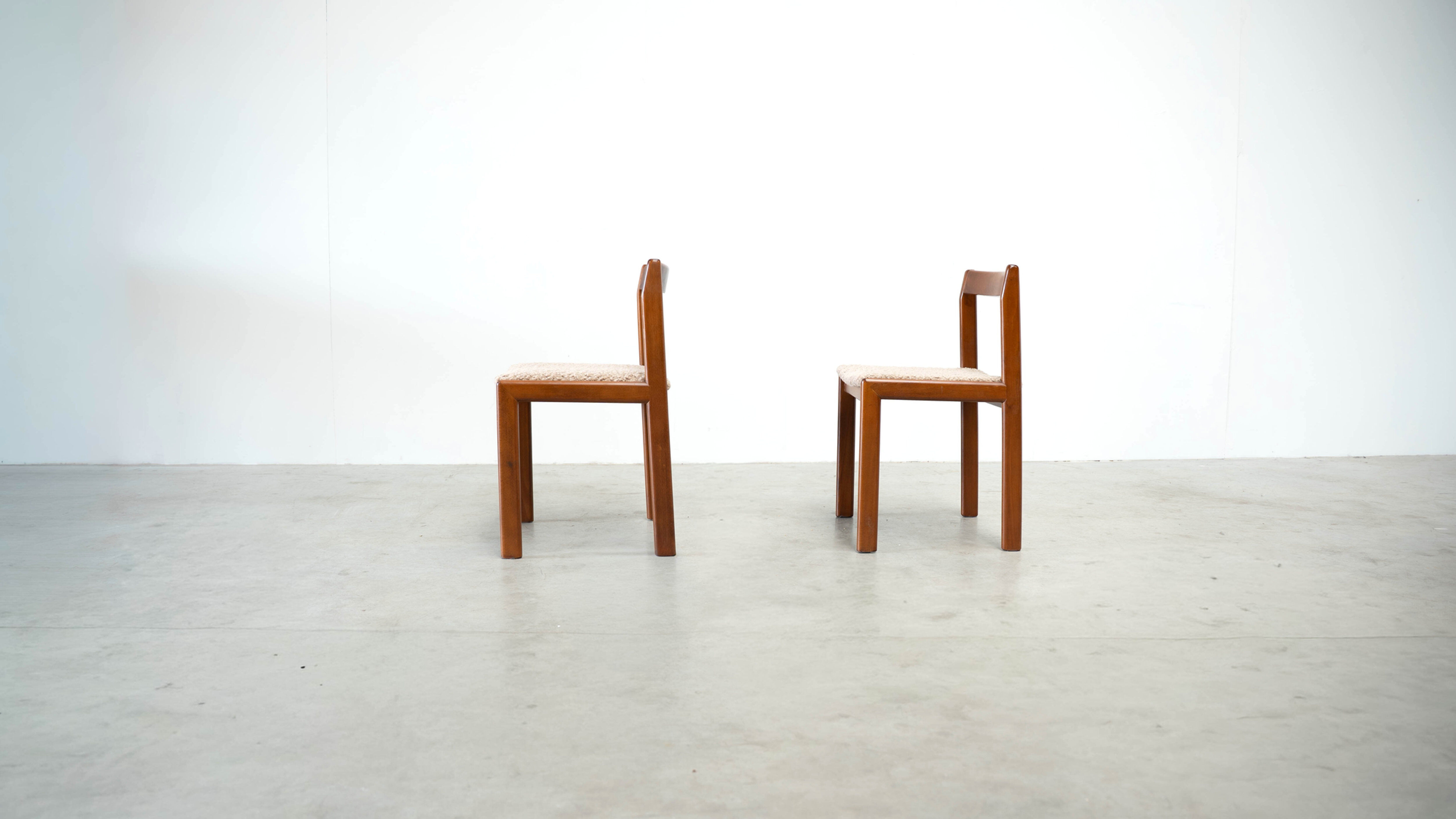 Set of six elegant Italian dining chairs