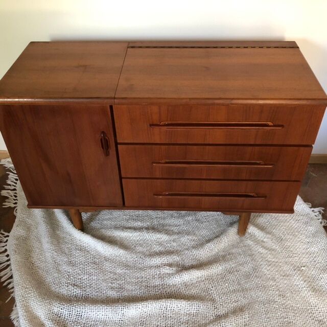 Vintage chest of drawers