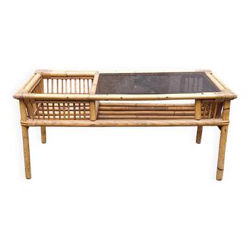 Coffee table in rattan and smoked glass