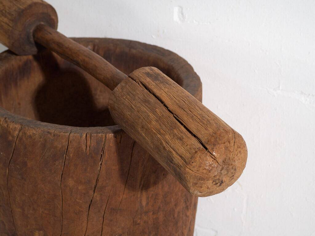 Mortier et pilon anciens de style wabi-sabi (c.1920) #1
