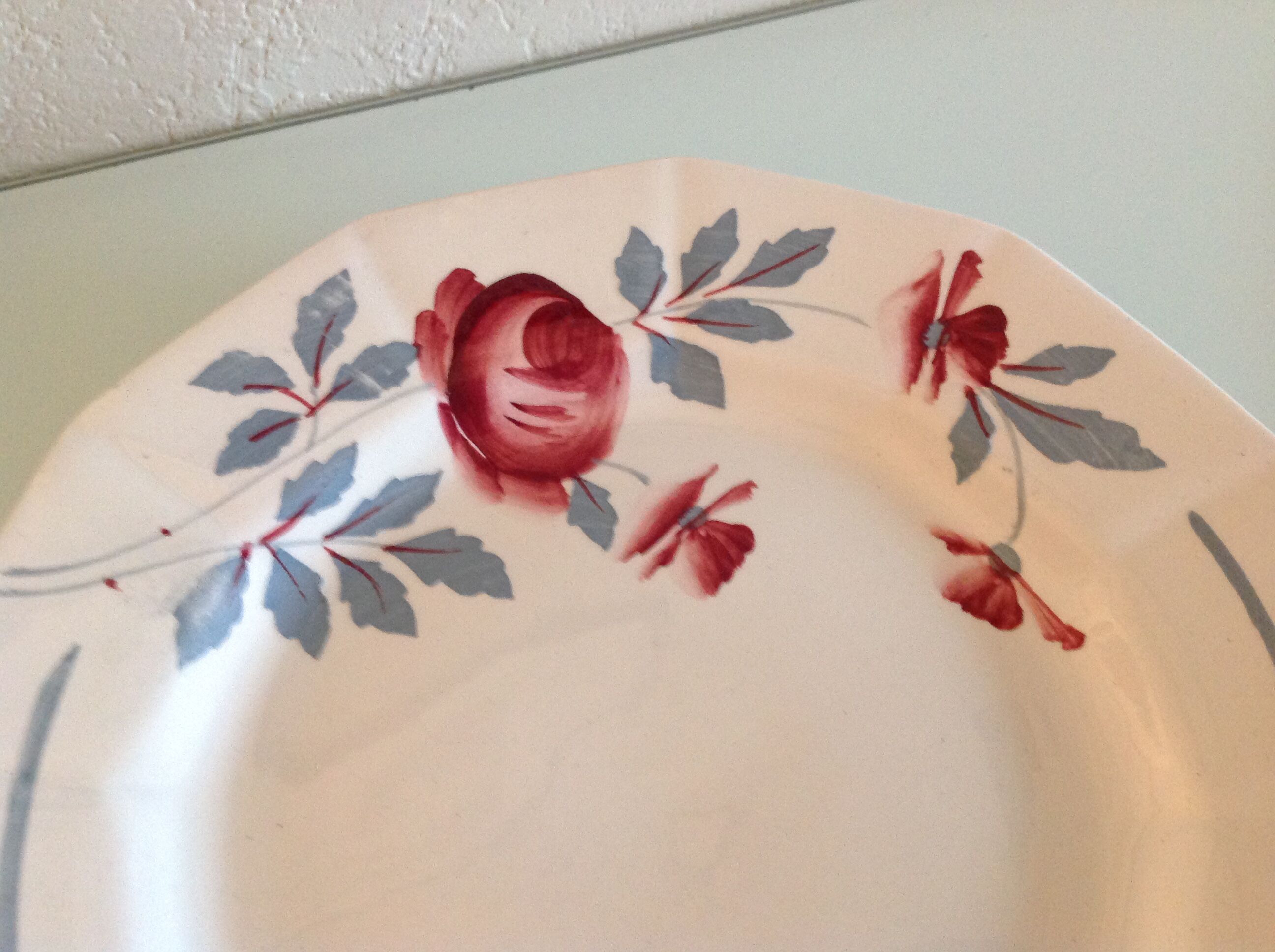 Suite of six flat plates décor Abeille d'Or by Ceranord St Amand / vintage 50s-60s