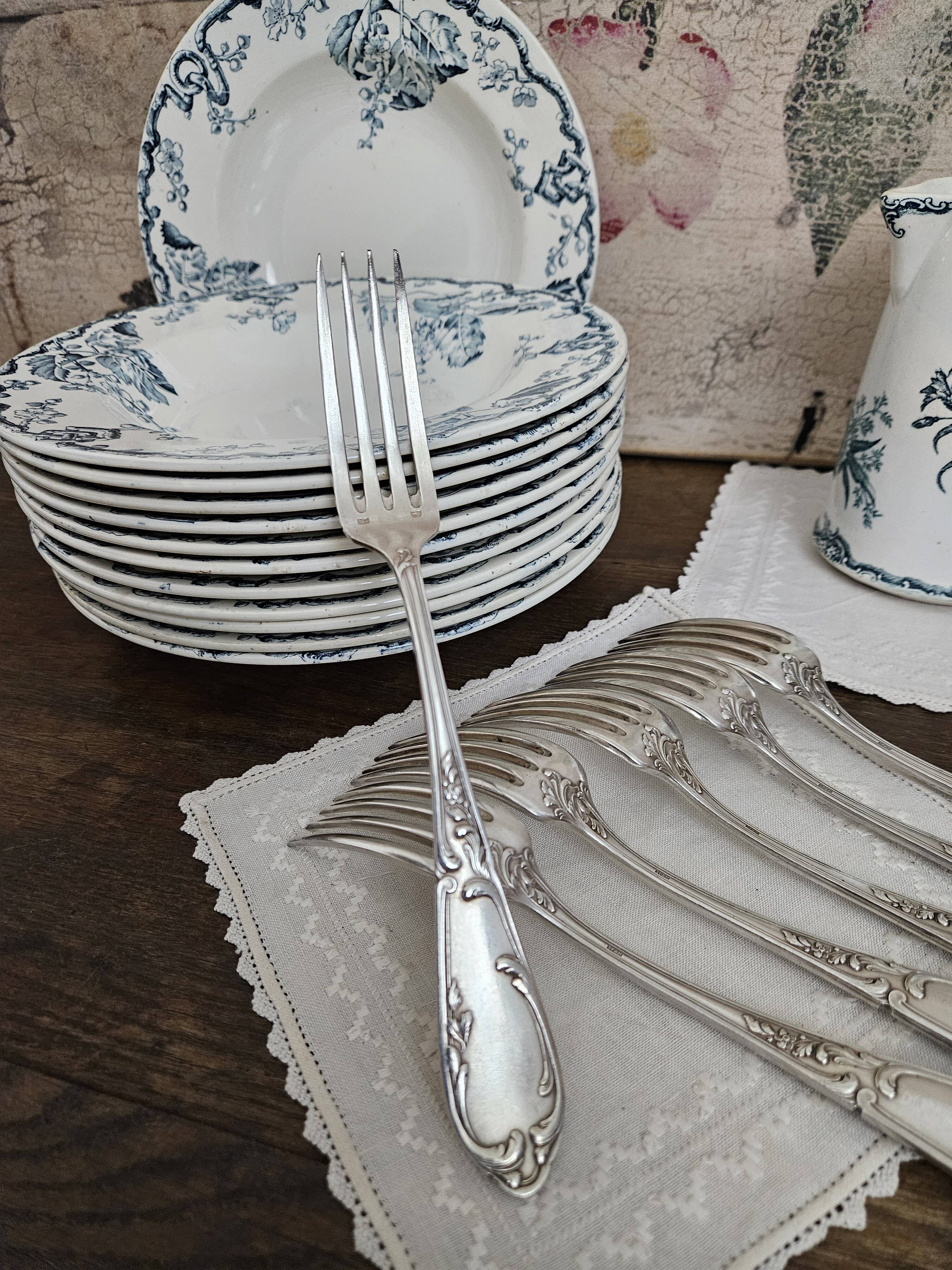 6 silver metal forks