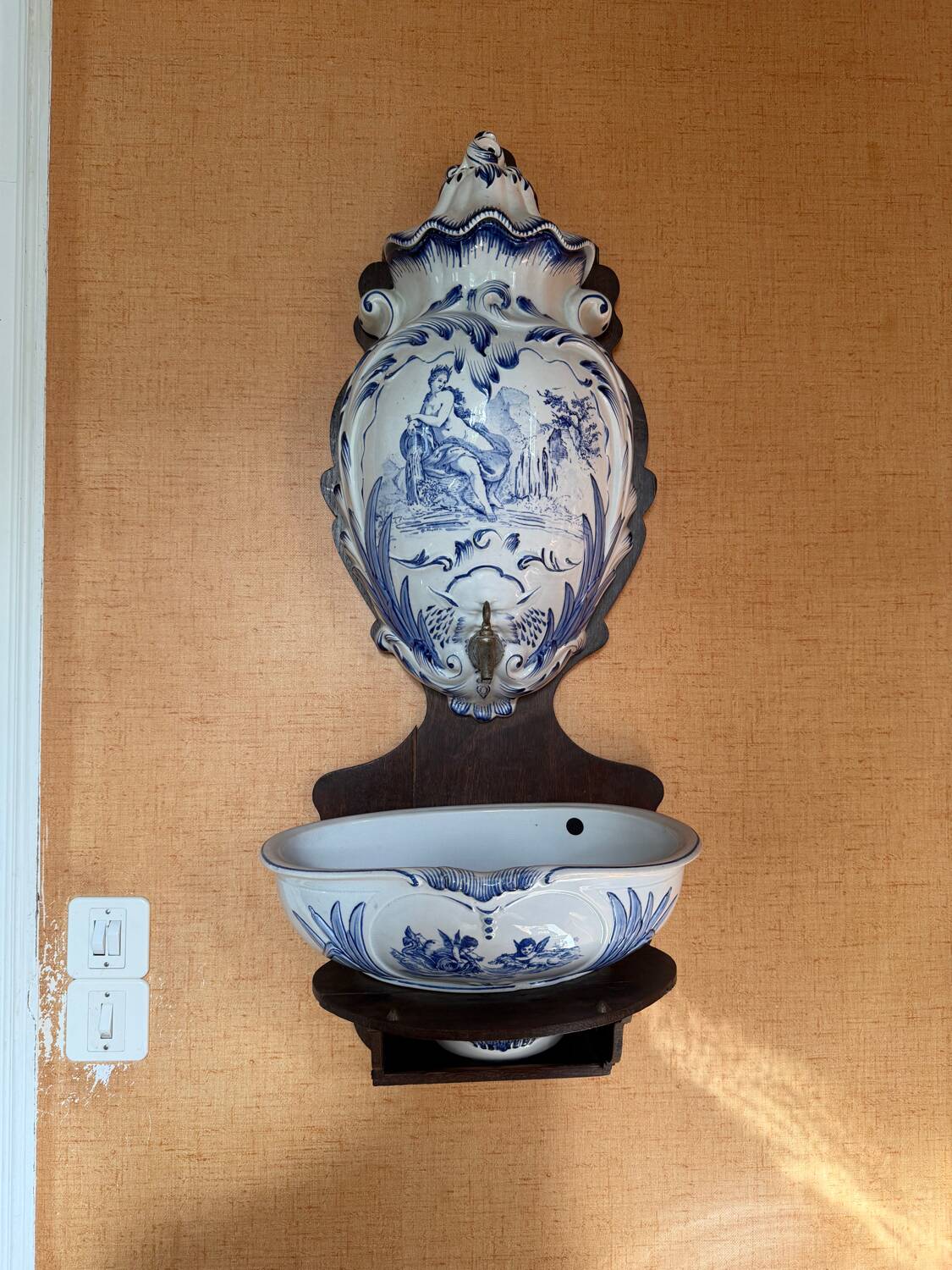 Antique wall fountain in faience – Creil & Montereau – 19th century