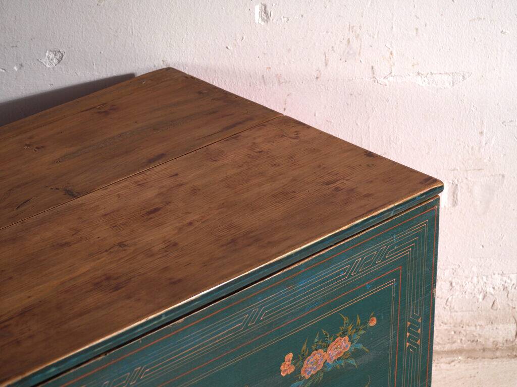 Antique Chinese chest in green lacquered elm – China, circa 1900