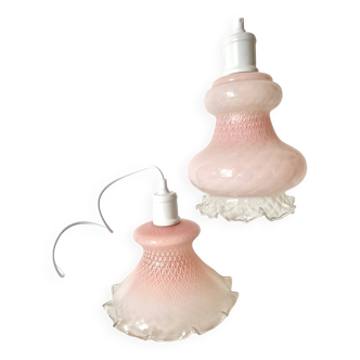 Suspensions en opaline rose et blanche