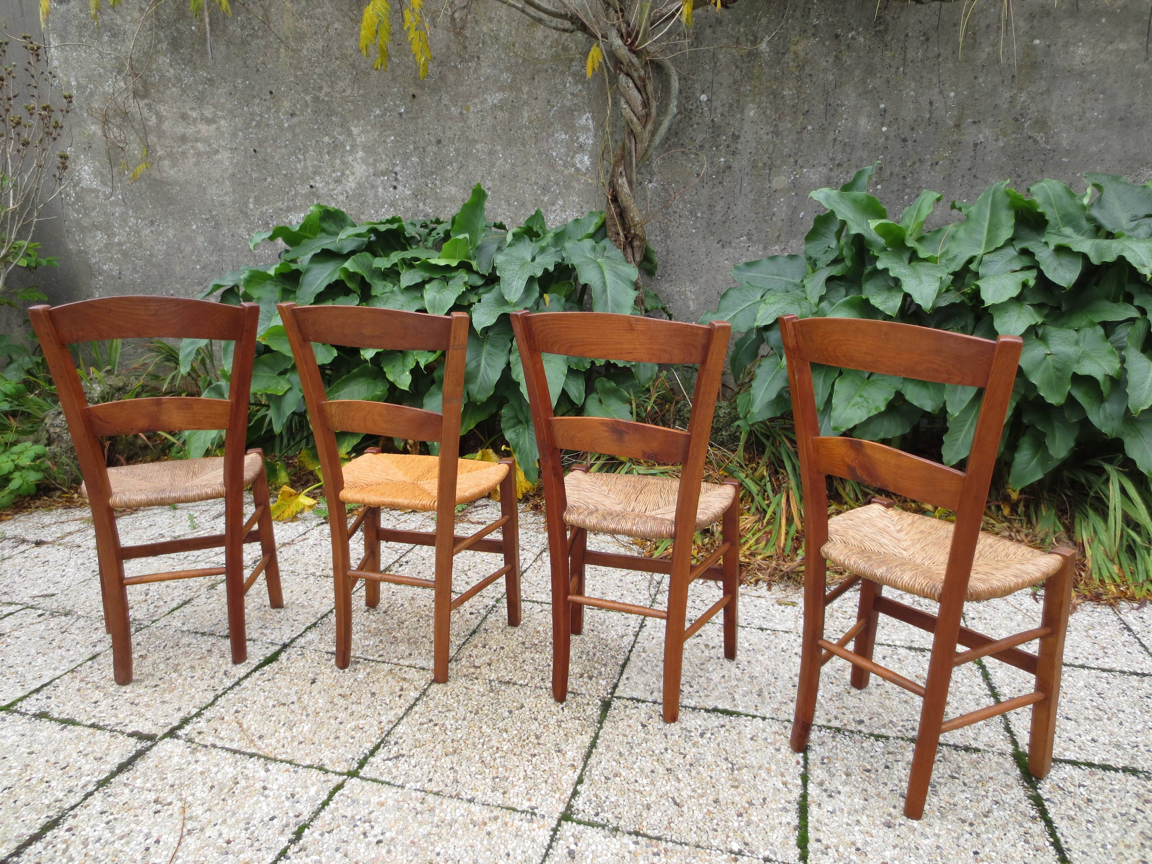 lot de 4 chaises anciennes paillées, en merisier massif