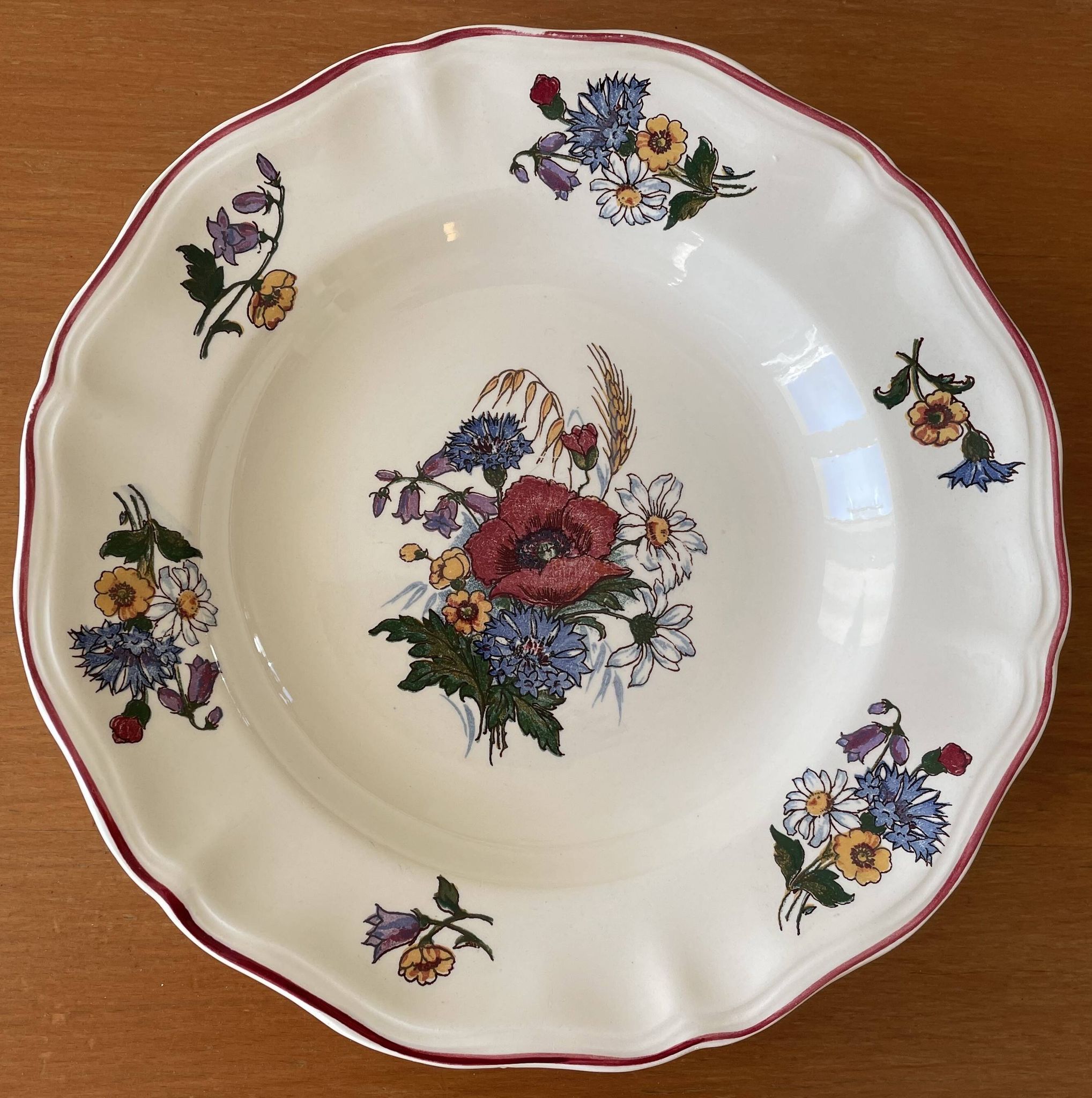 6  grandes assiettes creuses anciennes en faïence de Sarreguemines