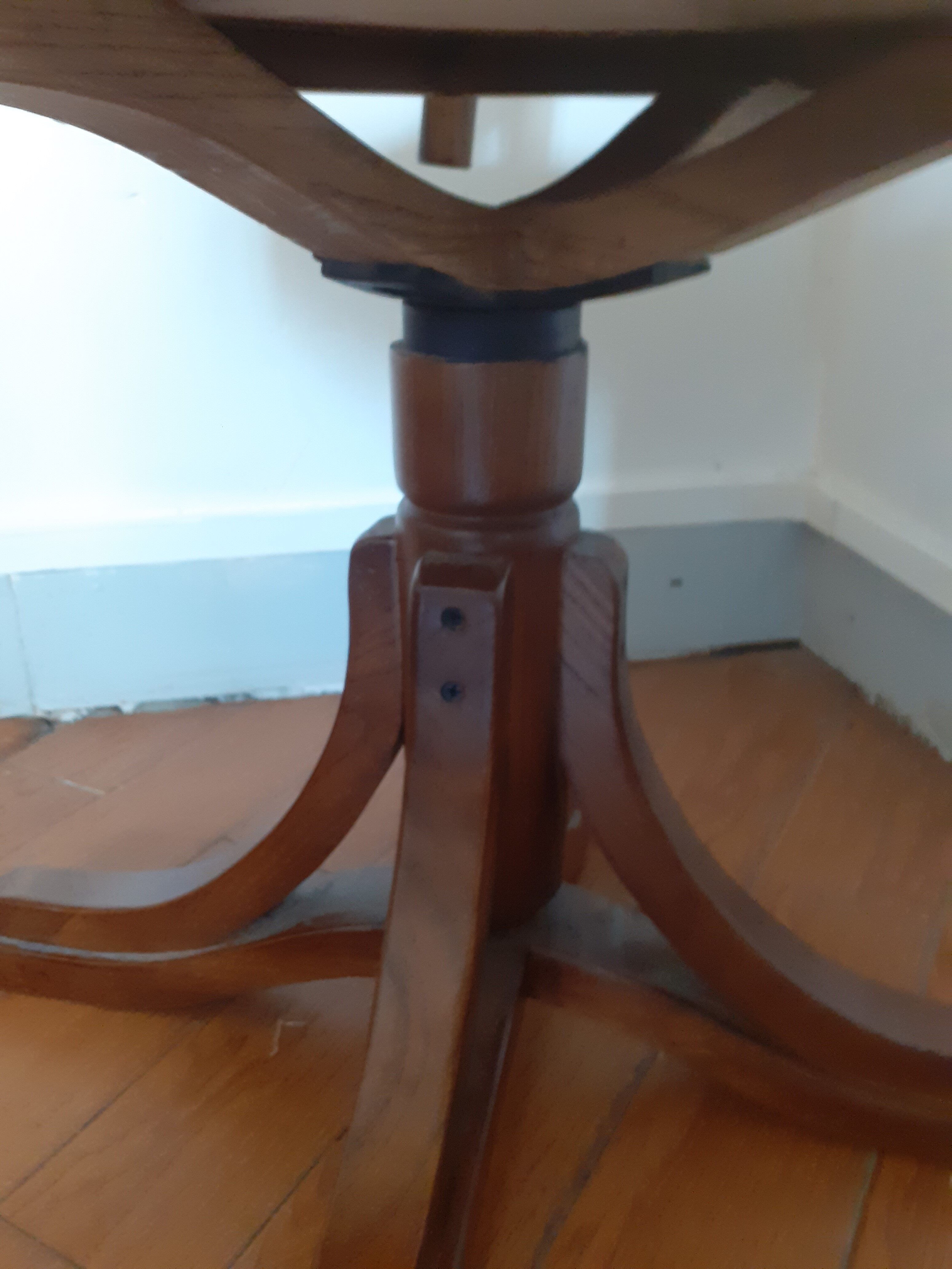 Swivel desk in walnut and rattan