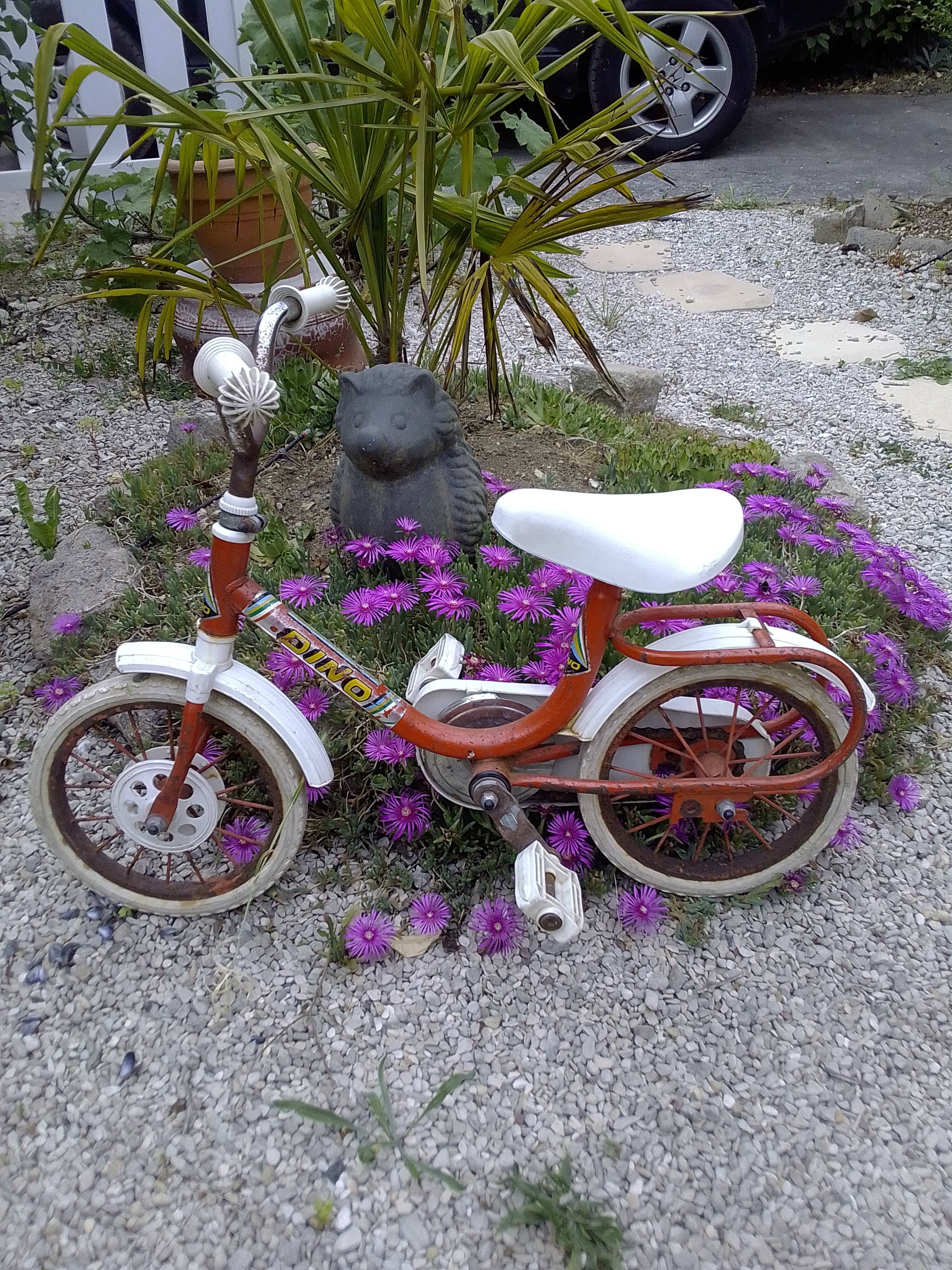 Vintage children's bike brand Dino