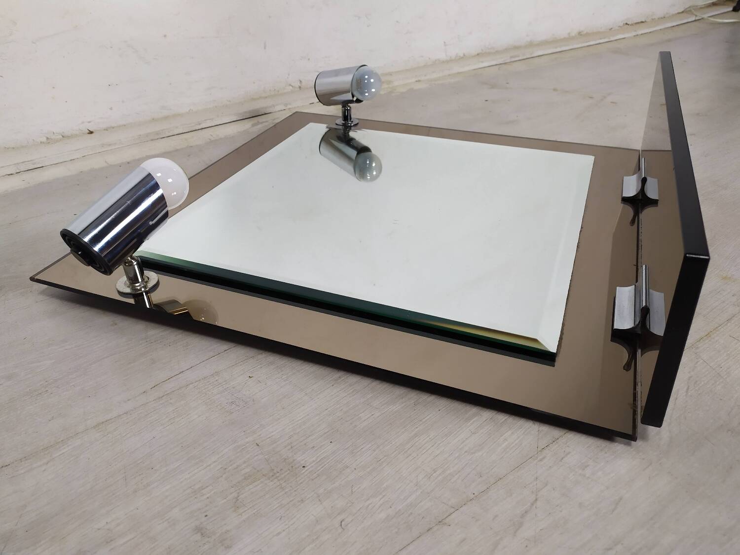 Vintage illuminated bathroom mirror